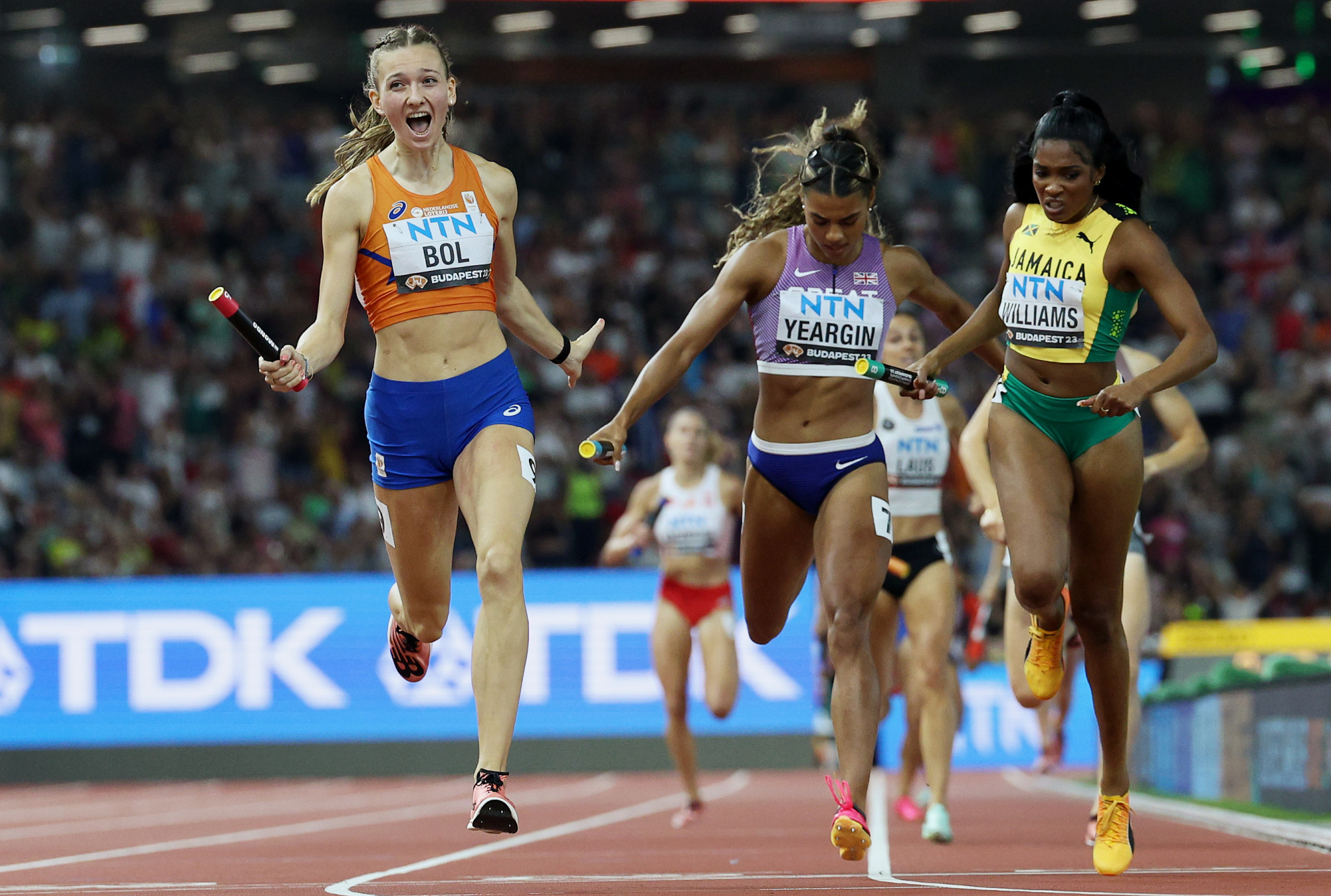 Femke Bol made up for her late slip in the mixed 4x400 metres relay as she snatched victory for the Netherlands in the closing strides of the women's 4x400 metres relay, the final event of the championships ©Getty Images