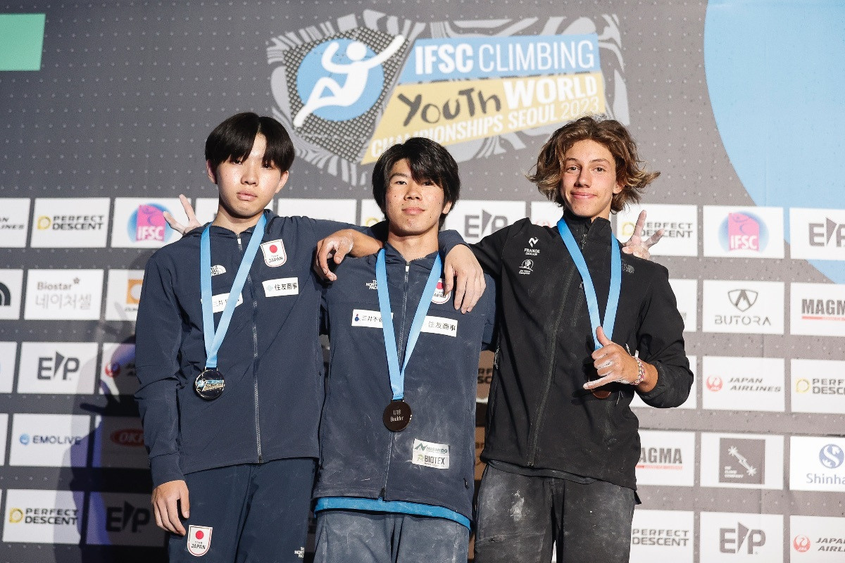 Kayotani Ritsu, centre, and Murakoshi Kaho, right, placed first and second respectively in the men’s under-18 boulder event in Seoul ©IFSC