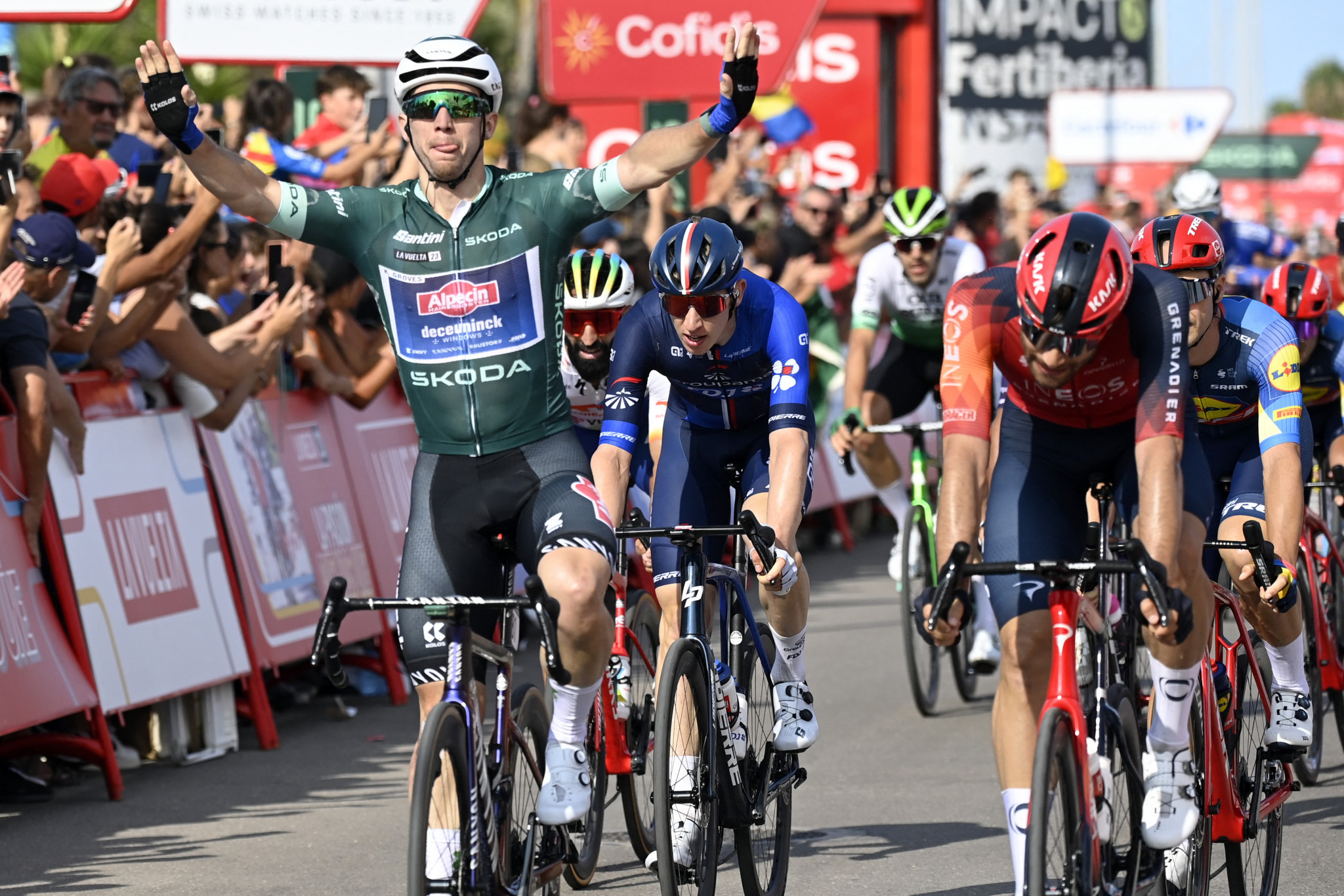 Groves sprints to second consecutive win in stage five of Vuelta a España 