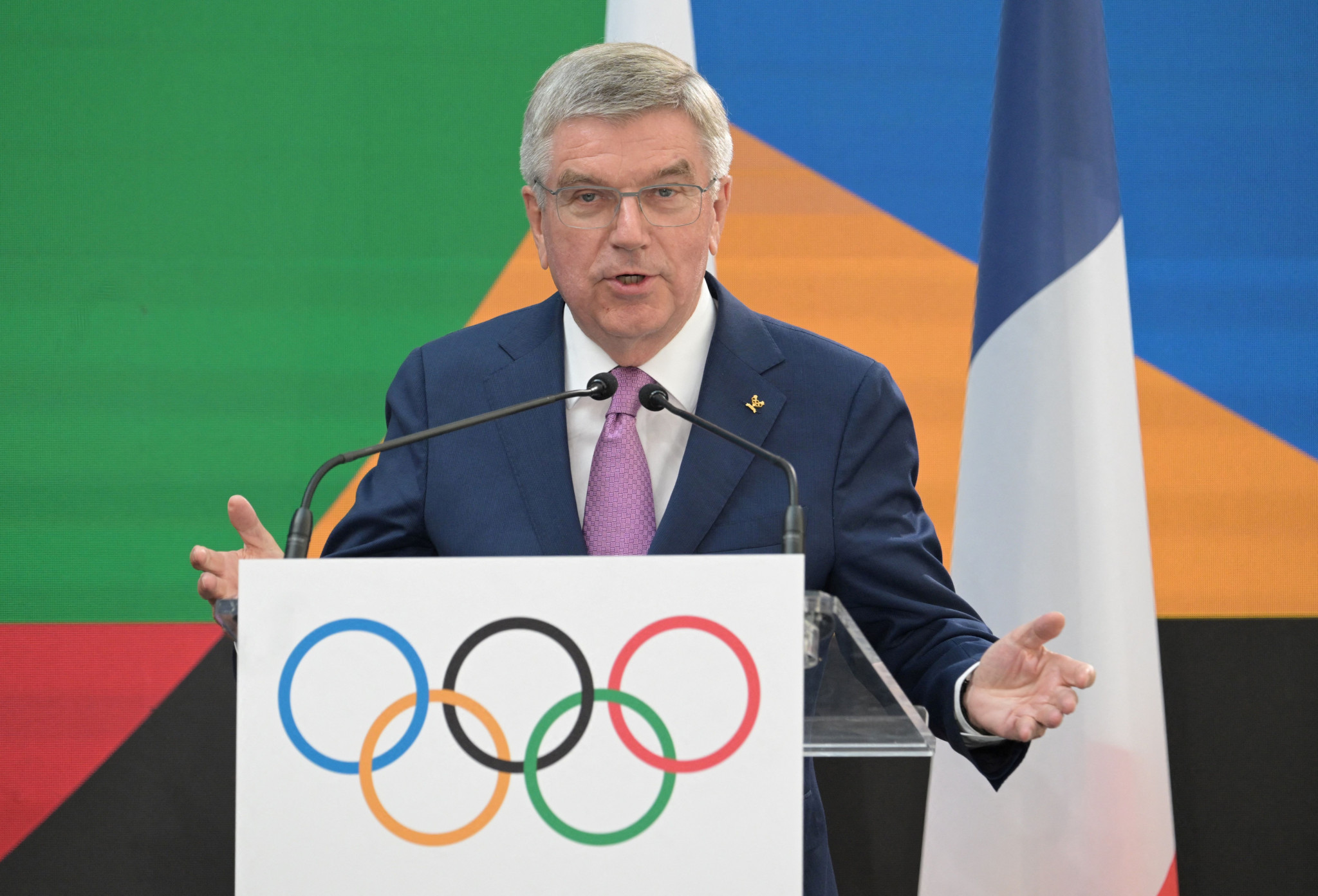 
The philosophical attitude of IOC President Thomas Bach argues that athletes are neutral, seeking integration and friendship, immune from Government war-mongery ©Getty Images