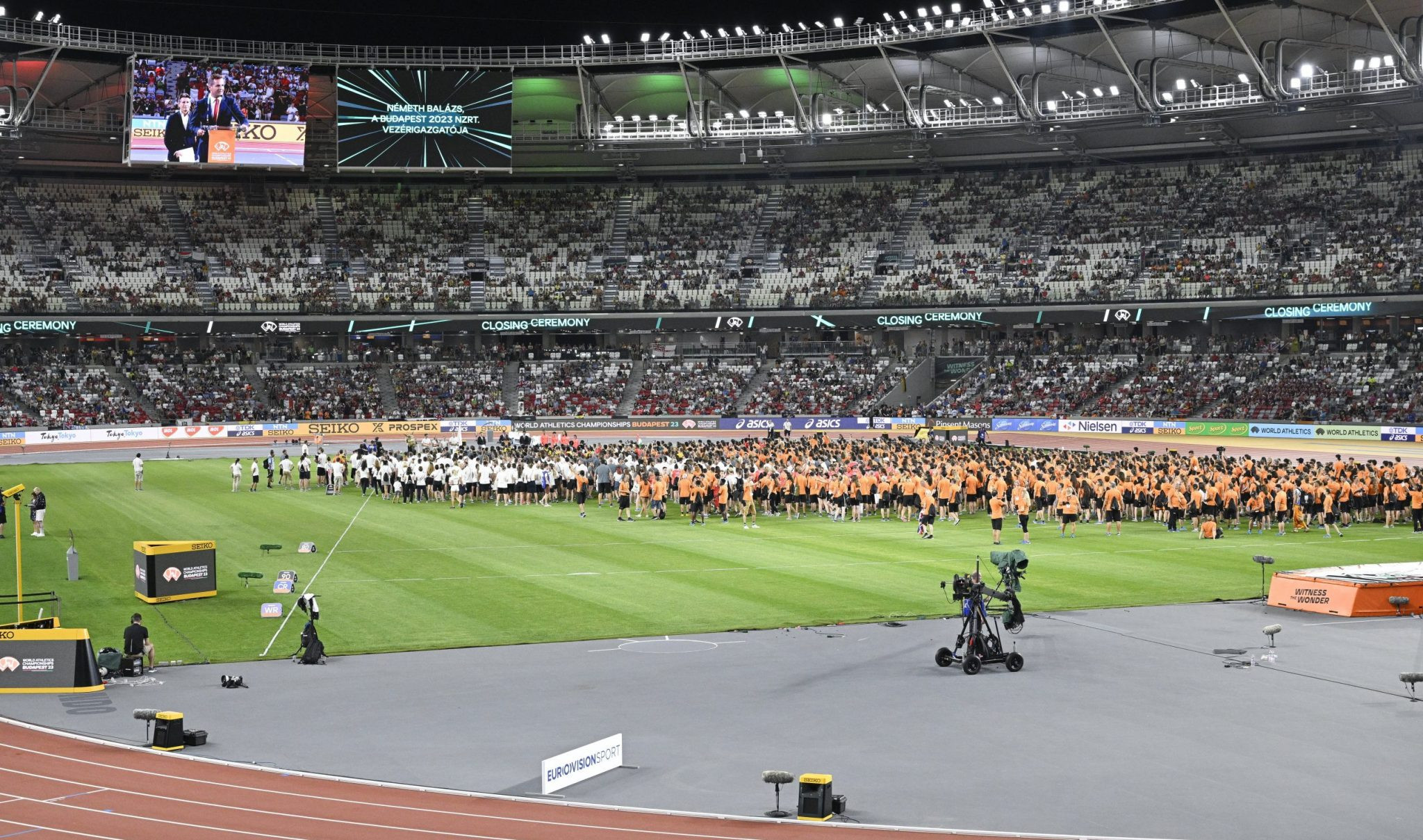World Athletics President Sebastian Coe praised Budapest's volunteers at the Closing Ceremony ©Budapest 2023