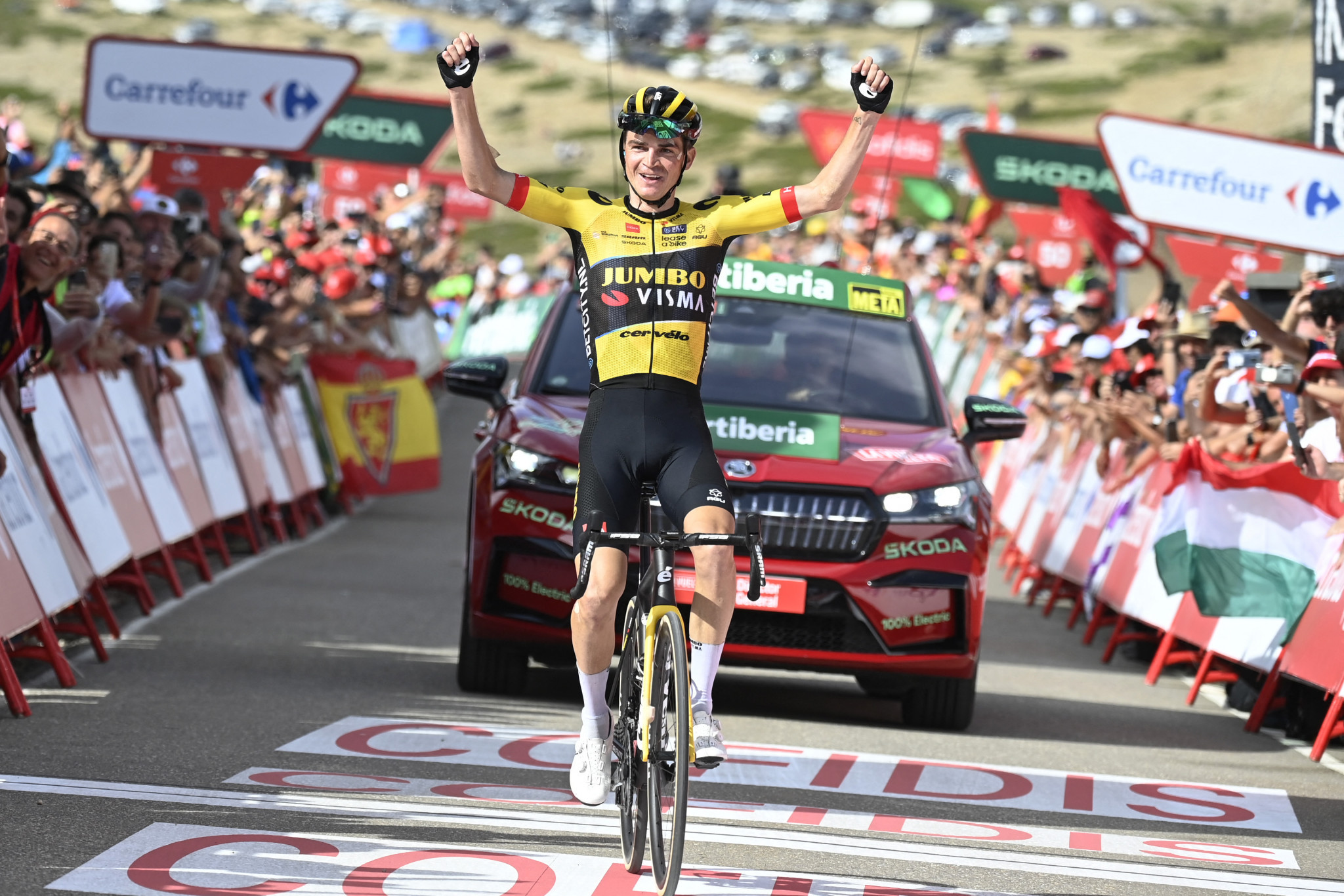 Martinez surges to Vuelta a España pole position after Kuss' stage six success