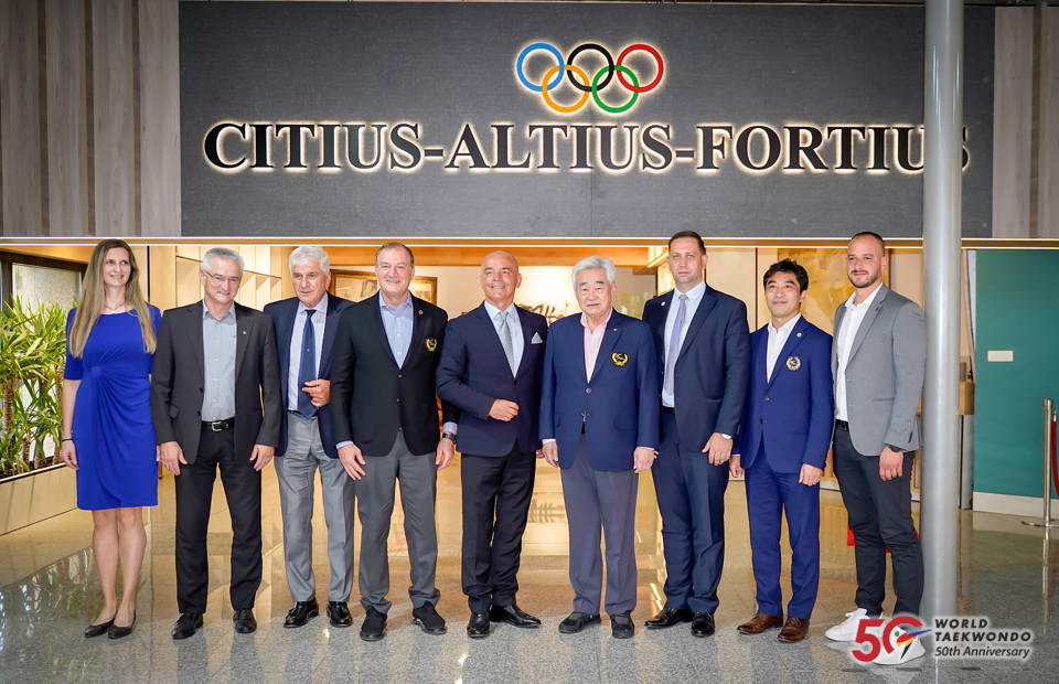 World Taekwondo President Chungwon Choue, fourth from right, has had wide-ranging discussions in Bosnia and Herzegovina during the recent World Cadet Championships in Sarajevo ©WT