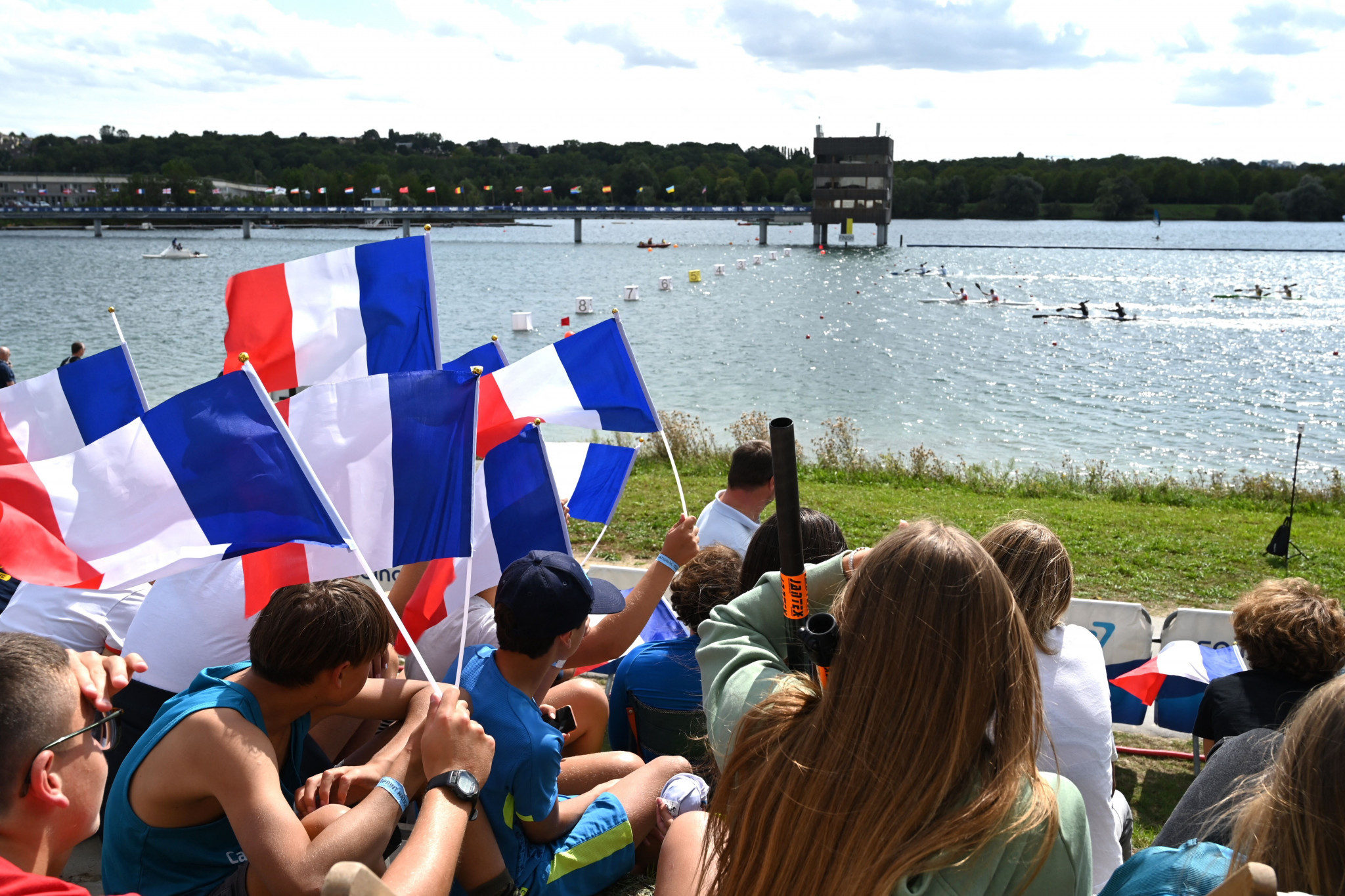A wave breaker system is set to be used during Paris 2024 after it was trailed during the canoe sprint test event ©Getty Images
