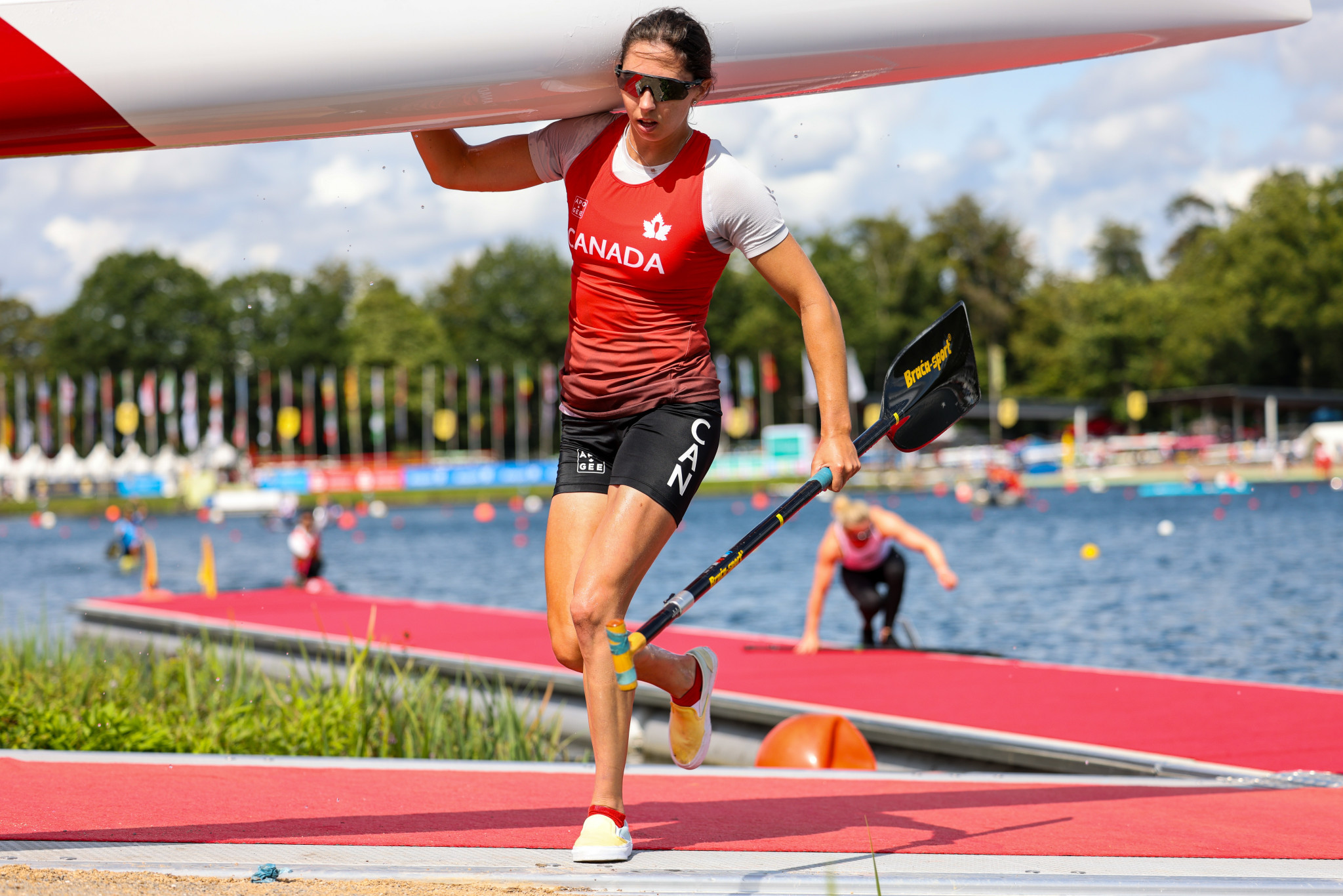 Athletes had to tackle the portage in every lap of the K1 5,000m races at the recent Canoe Sprint World Championships in Duisburg ©ICF