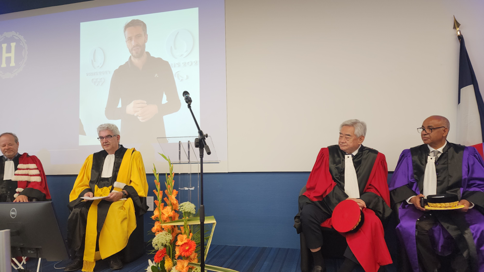 Paris 2024 President Tony Estanguet provided a video message congratulating World Taekwondo President Chungwon Choue on his honorary doctorate ©World Taekwondo