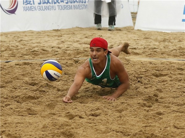 Mexico's Lombardo Ontiveros and Juan Virgen were among the victors in the quarter-finals ©FIVB