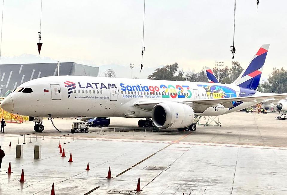 Latam Airlines hands over plane to Santiago 2023 that will carry Flame to Pan American Games
