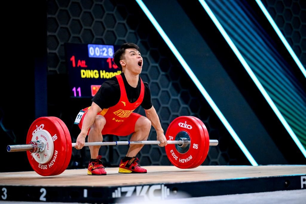 China's Ding Hongjie gives it her all in the women's 55kg category ©IWF