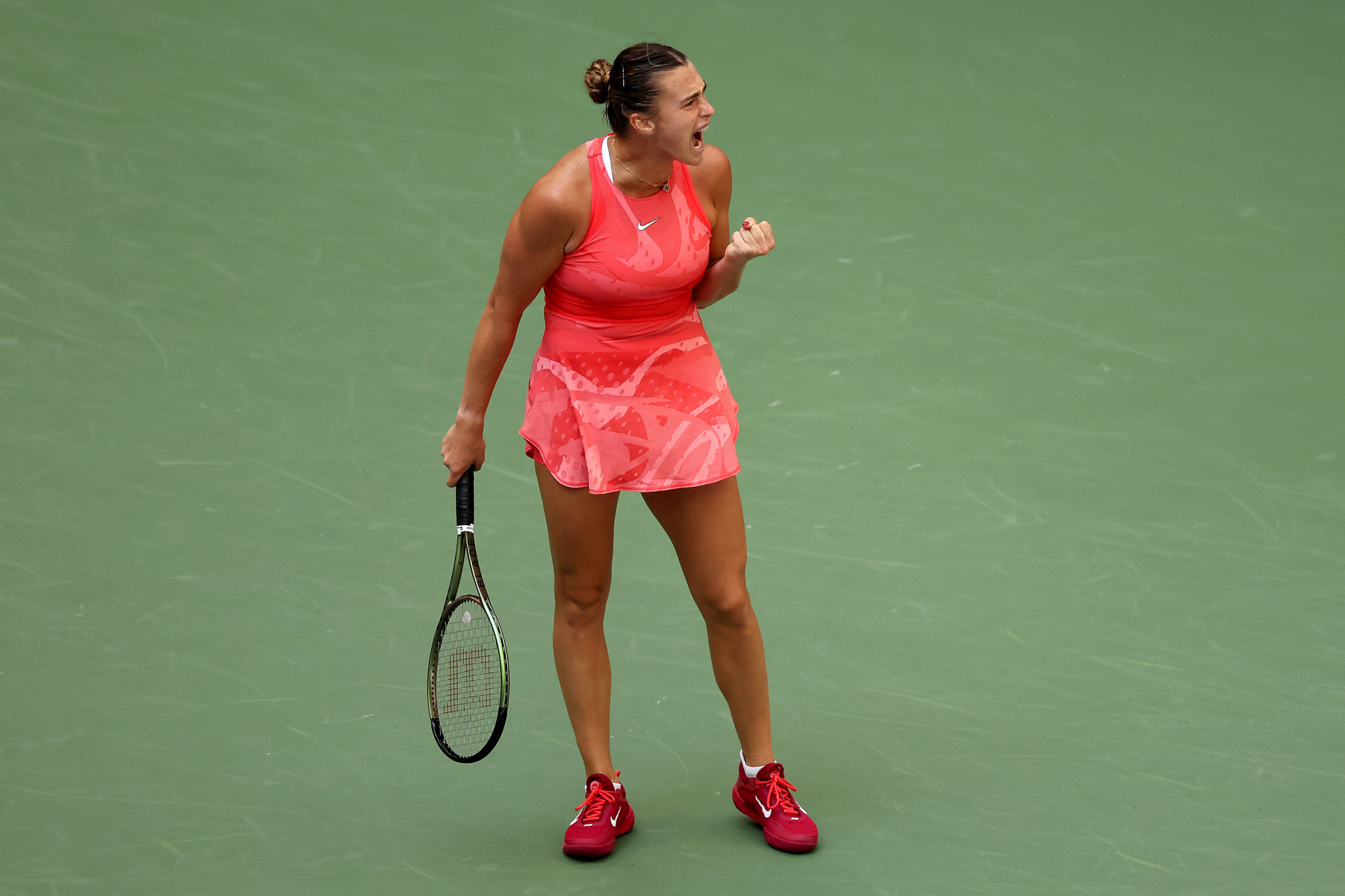 Aryna Sabalenka continued to show why she is the deserving world number one in waiting, with a dominant 6-1, 6-4 win against Zheng Qinwen of China ©Getty Images
