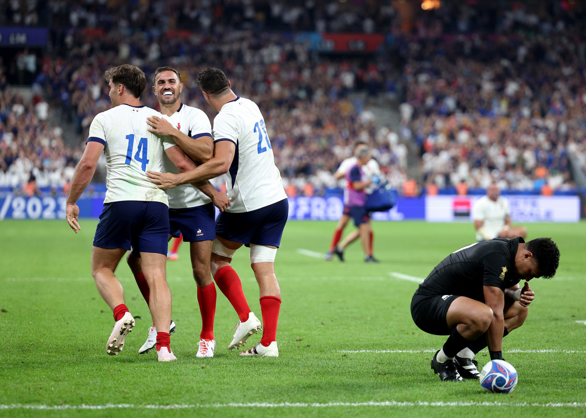 Hosts France make perfect start to Rugby World Cup with win over New Zealand
