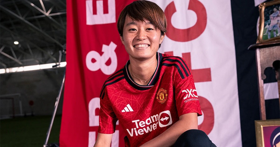 FIFA Women's World Cup Golden Boot winner signs for Manchester United