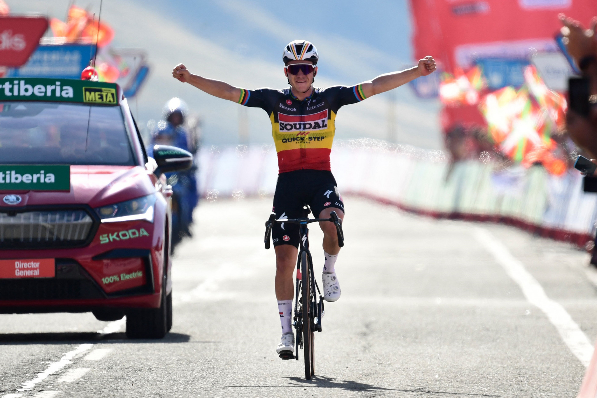 Defending champion Evenepoel bounces back to win stage 14 of Vuelta a España
