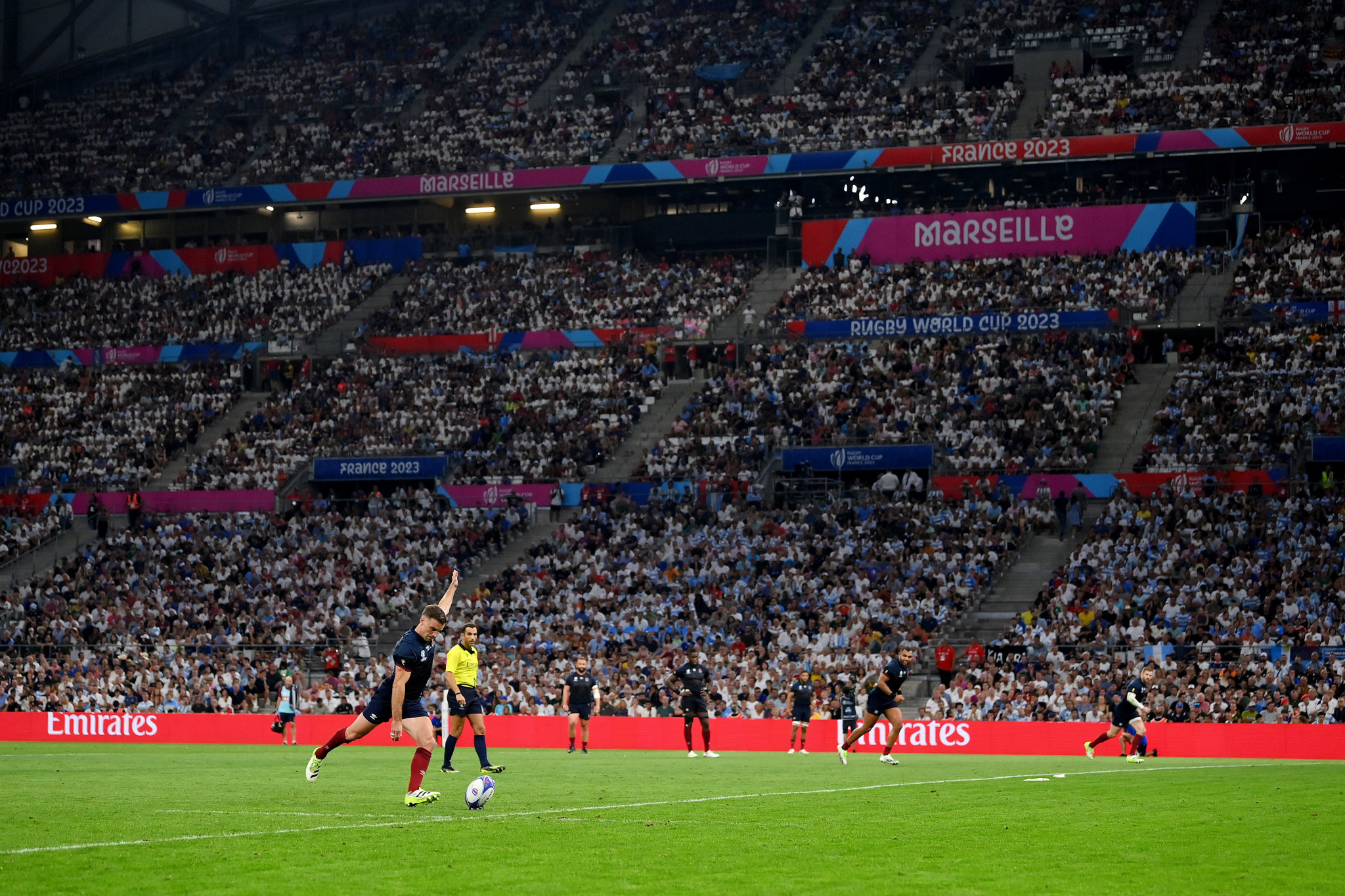 George Ford kicked all 27 points as England overcame Argentina despite playing almost the whole match with 14 men ©Getty Images