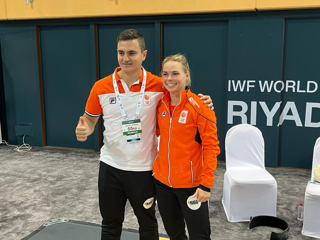 Dropped barbell goes viral - and helps Dutch weightlifter to IWF World Championships