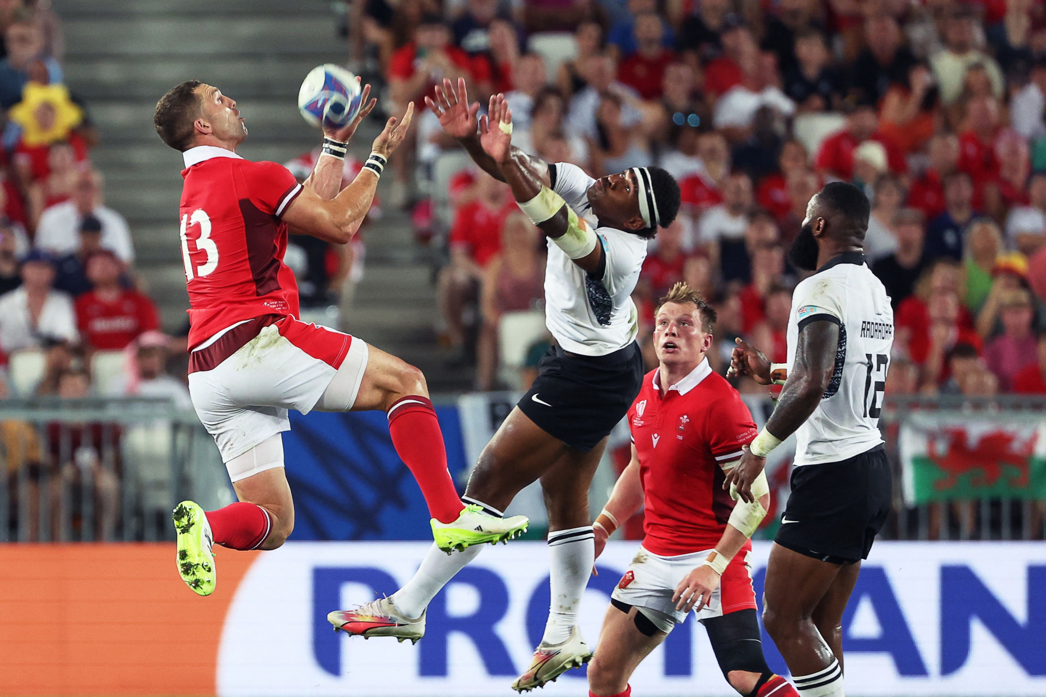 George North, left, gathers a high ball as Wales battle to overcome Fiji at the Stade de Bordeaux ©Getty Images