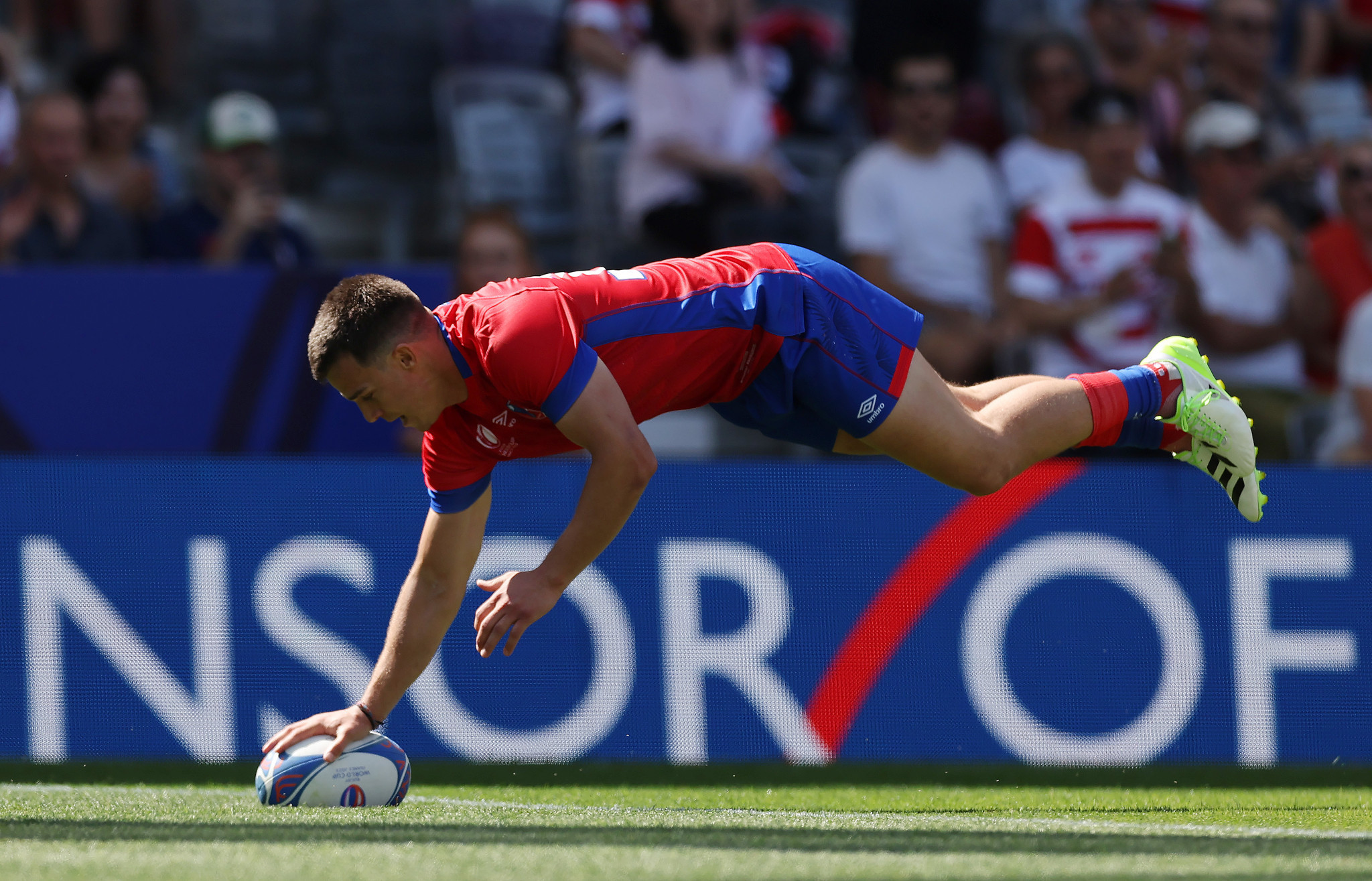 Rodrigo Fernandez marked Chile's Rugby World Cup debut with an early try against Japan ©Getty Images