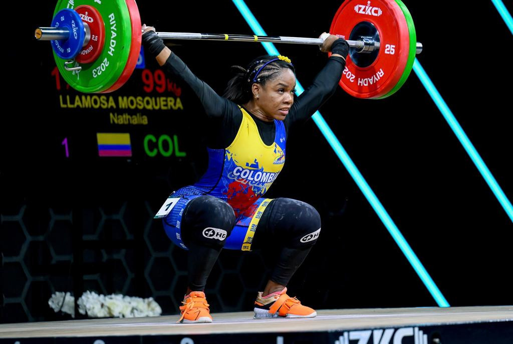 Nathalia Llamosa made the last lift of the night to take the win in the women's 64kg category ©IWF