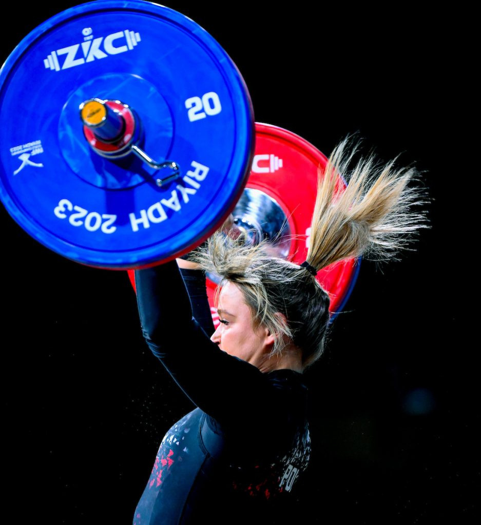 Polish lifter Wiktoria Wolk competes in the women's 64kg event ©Giorgio Scala/Deepbluemedia