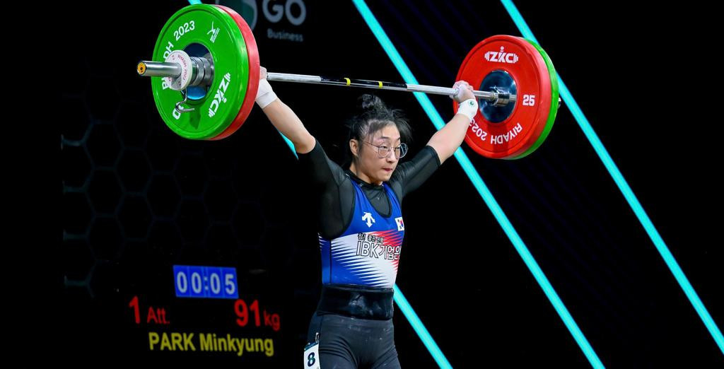 South Korea's Minkyung Park in action in the women's 64kg category ©IWF