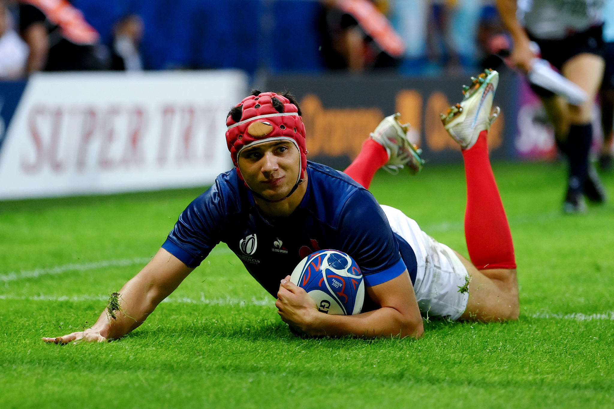 Louis Bielle-Biarrey crossed to secure the victory for France ©Getty Images