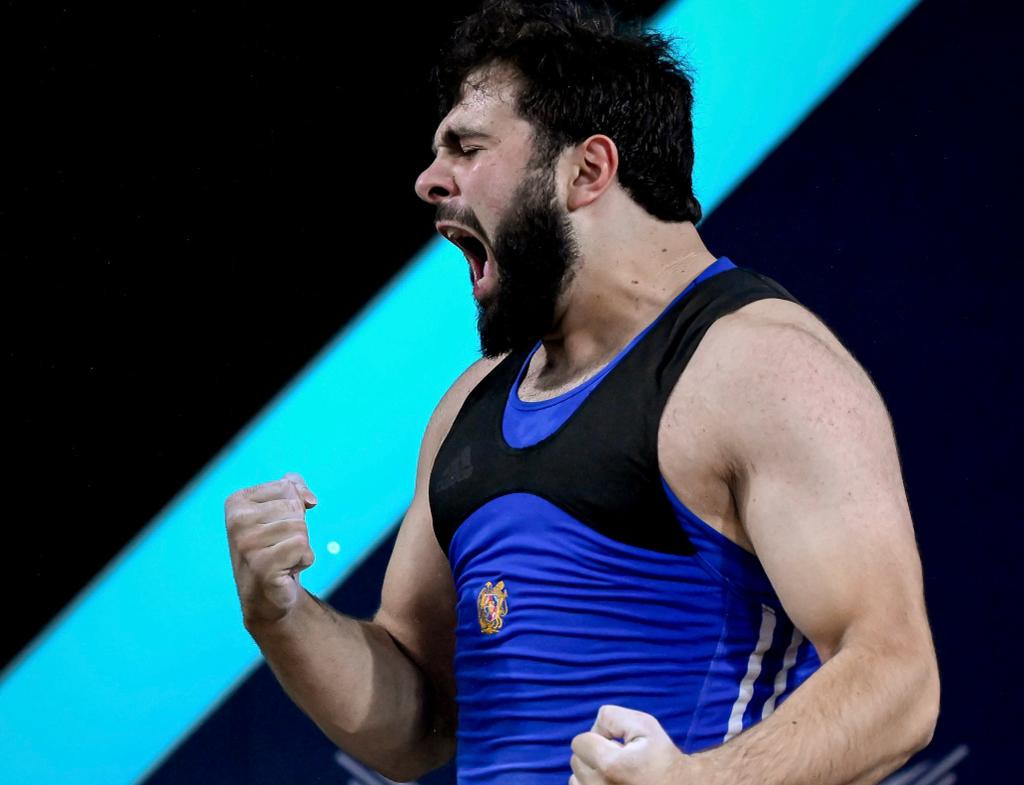 Armenian Garik Karapetyan set a junior world record during a memorable men's 102kg final ©IWF