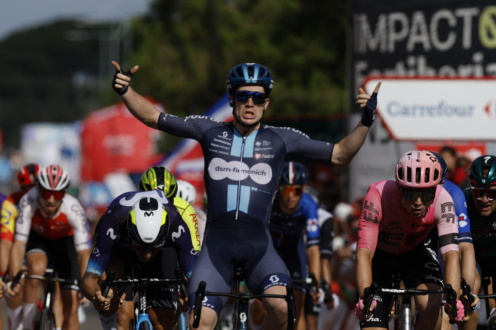 Dainese evades late crash to win Vuelta a España stage 19 while Kuss retains overall lead