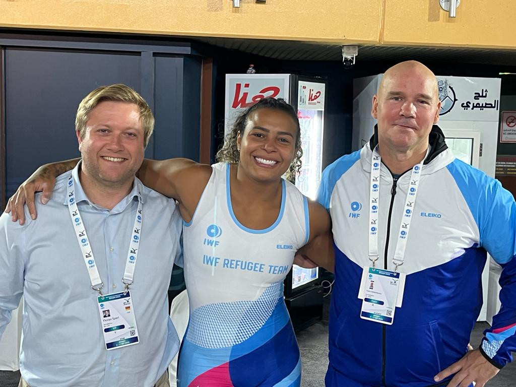 Monique Araujo, centre, one of the two Weightlifting Refugee Team members in Riyadh, thanked IWF for helping her return to "this sport I love" ©Brian Oliver
