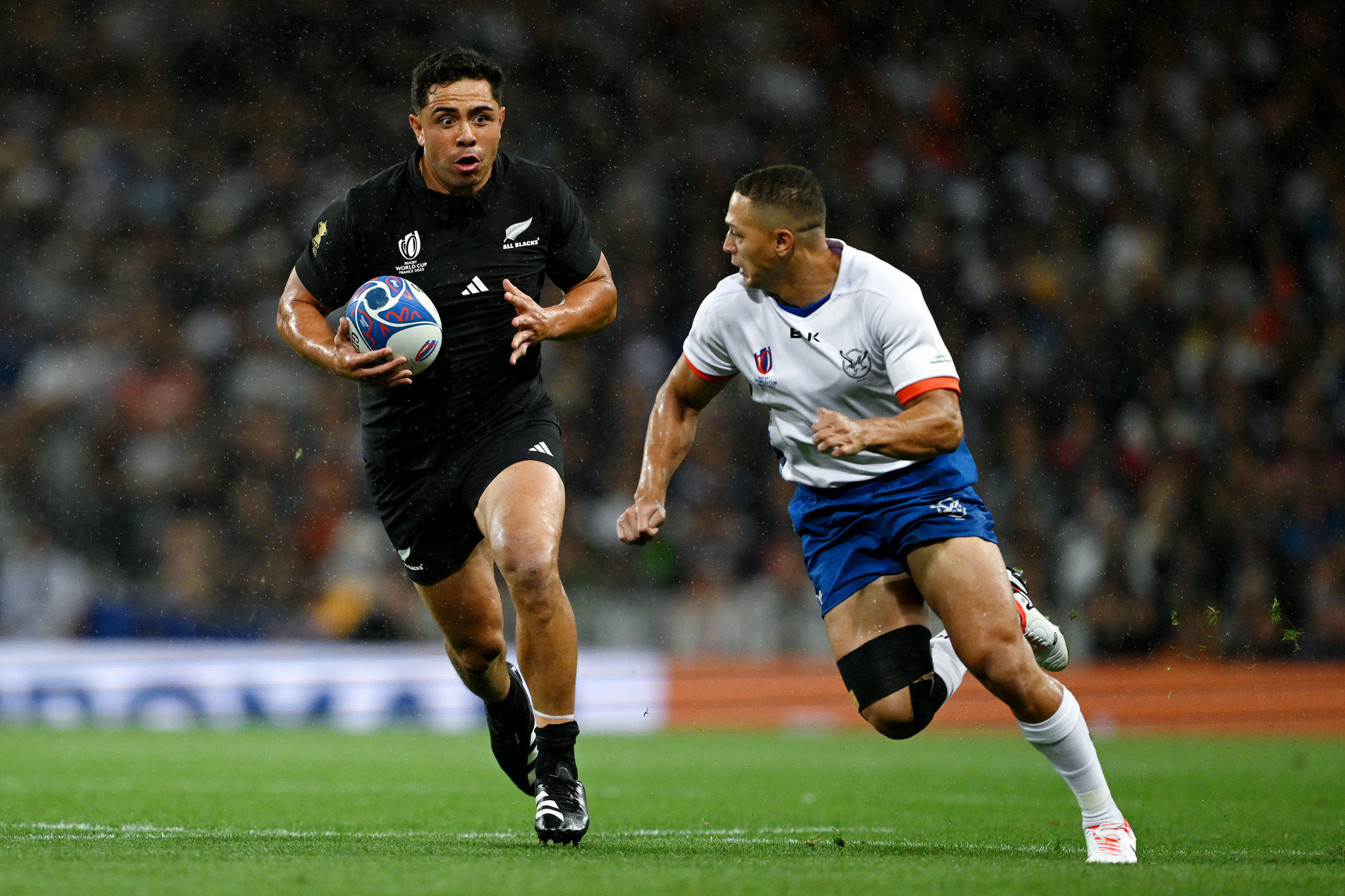 Anton Lienert-Brown, left, was part of the group of players who scored tries for New Zealand today ©Getty Images