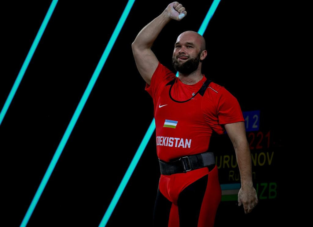 Ruslan Nurudinov finished first in clean and jerk and second on total on 180-227-407 behind 23-year-old Akbar Djuraev on 189-226-415 ©IWF