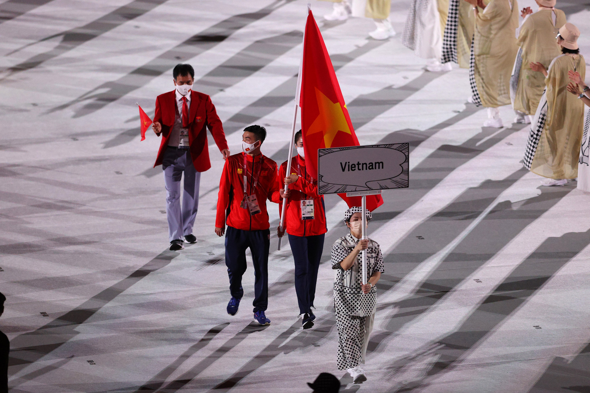 Nguyễn Huy Hoàng, left, also served as Vietnam's flagbearer at Tokyo 2020 alongside Quách Thị Lan ©Getty Images