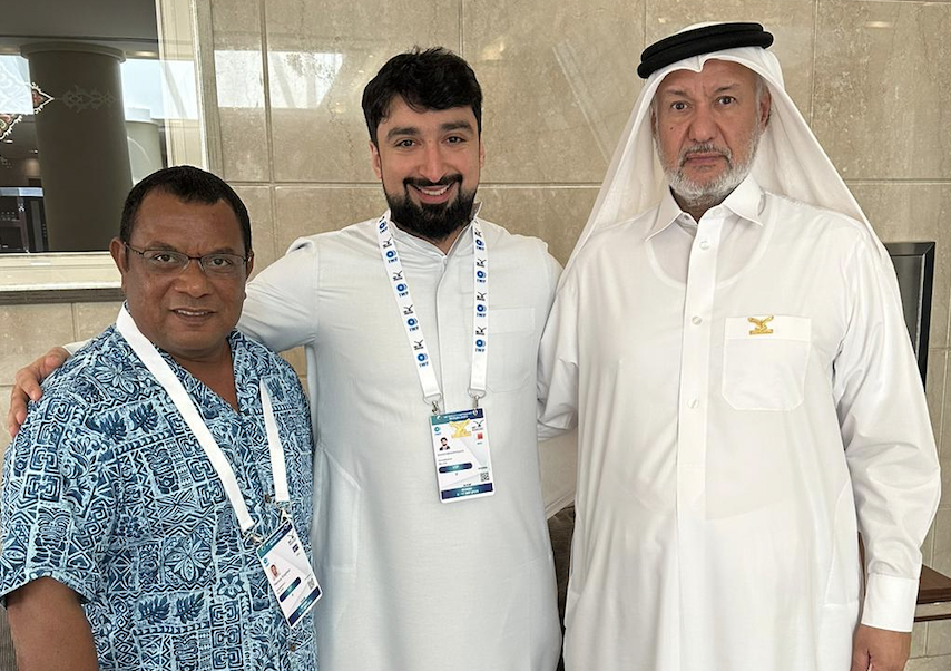 Eshaq Ebrahim Eshaq, President of Bahrain Weightlifting Federation, with continental federation presidents Marcus Stephen from Oceania, left, and Yousef Al Mana, right, from Asia ©Bahrain Weightlifting Federation