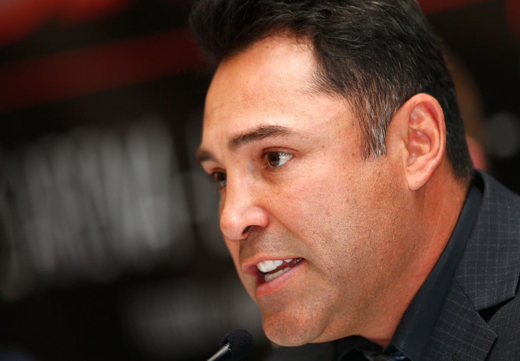 Olympic gold medallist and six-division world champion Oscar De La Hoya has said he hopes AIBA "come to their senses" over the idea of allowing professional boxers to compete at this year's Olympic Games in Rio de Janeiro ©Getty Images