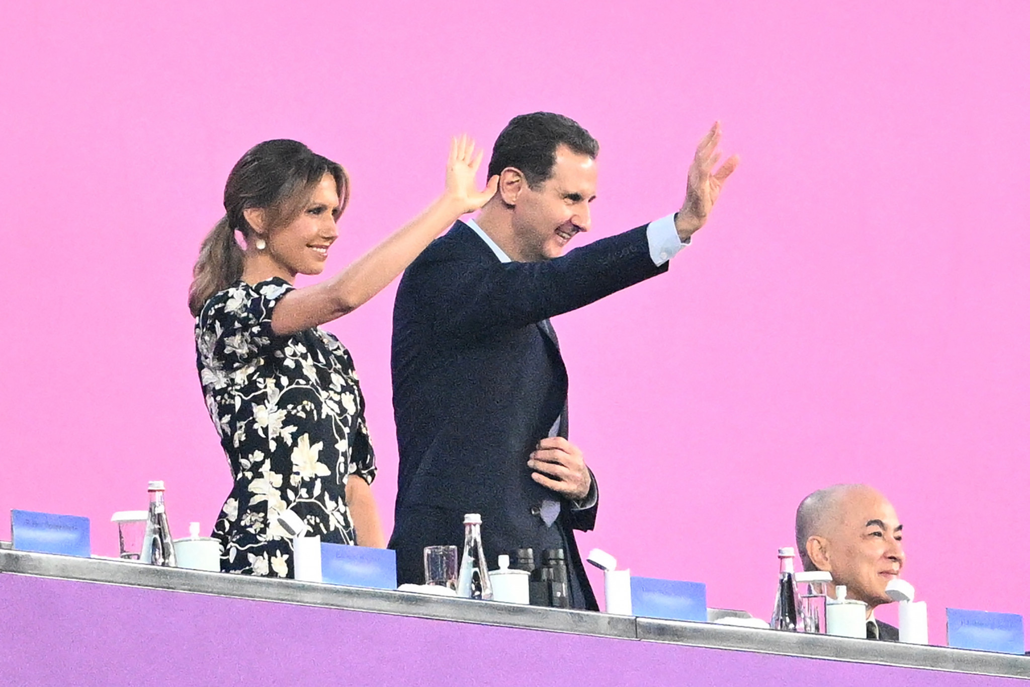 Syria's President Bashar al-Assad, centre, and his wife Asma al-Assad, wave to their country's athletes during their first official visit to China since 2004 ©Getty Images