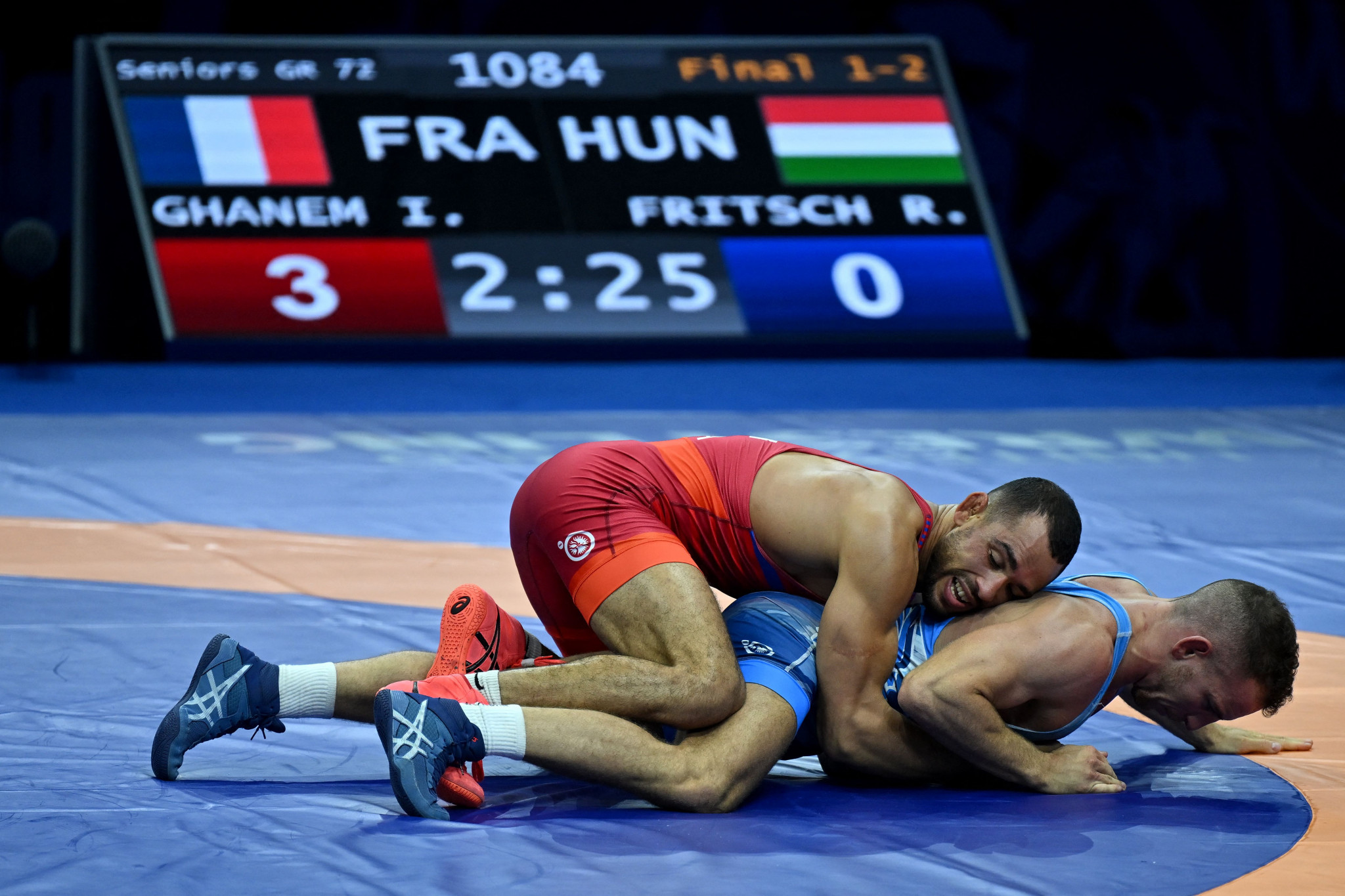 Ibrahim Mahmoud Hamed Hassan Ghanem of France, in red, on his way to victory in the men's 72kg final at the World Wrestling Championships ©Getty Images