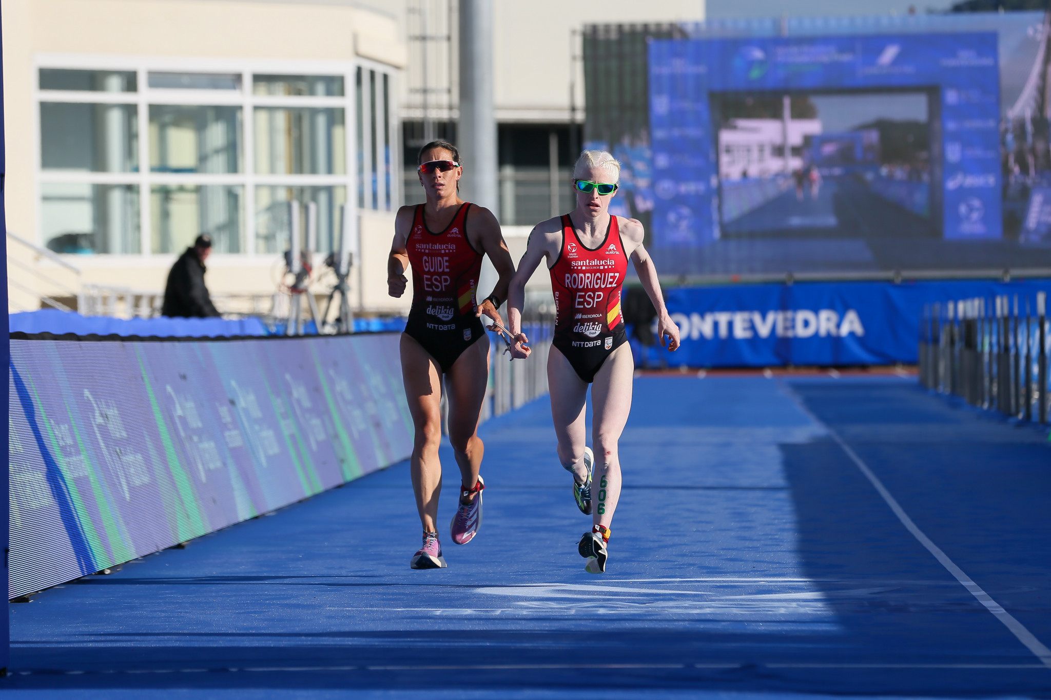Spanish home favourite Susana Rodríguez, right, missed out on a fifth consecutive women's visually impaired title at the World Triathlon Para Championships after being hit with a penalty, Italy's Francesca Tarantello taking gold ©World Triathlon