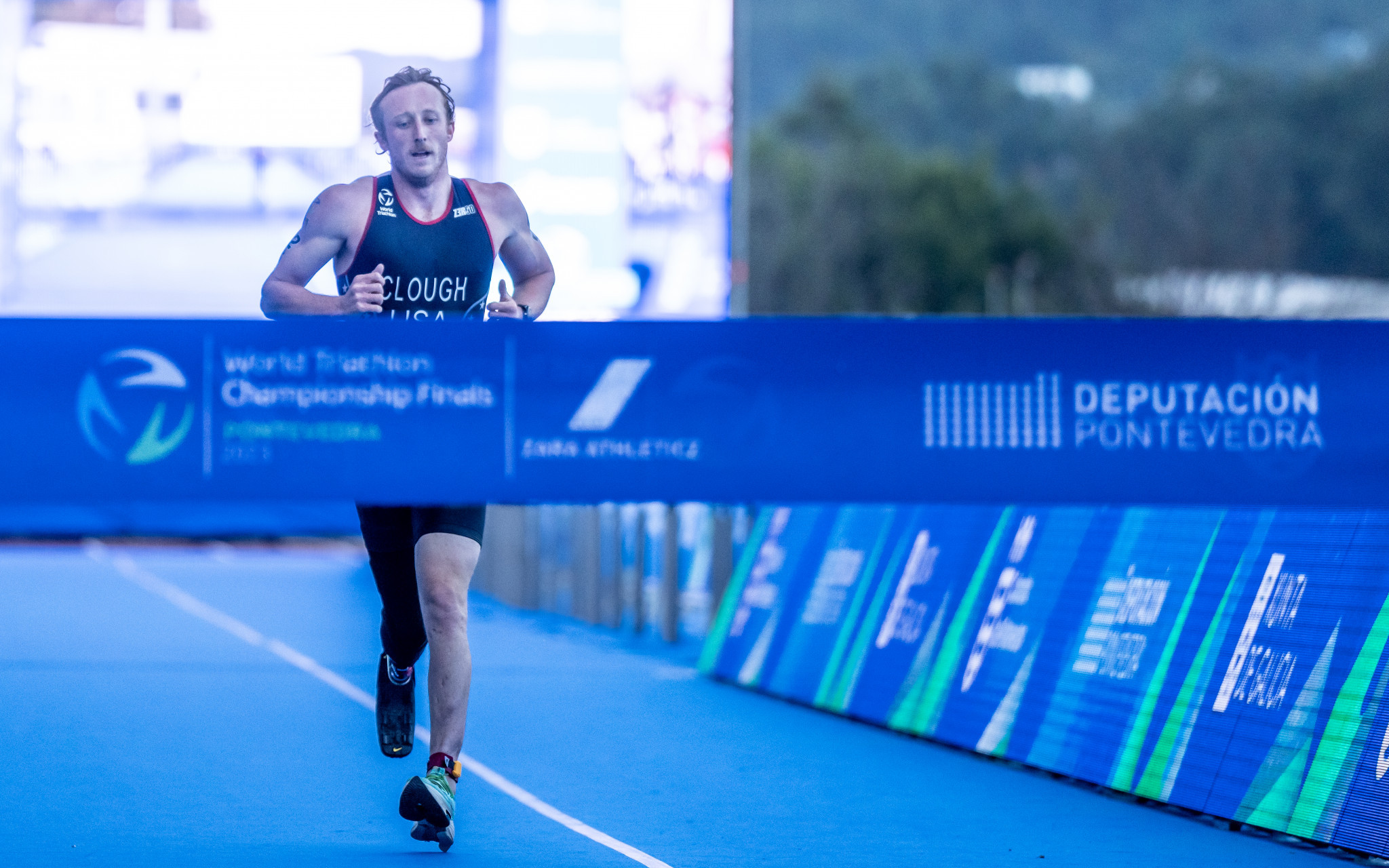 Carson Clough brought the United States home to back-to-back Para triathlon mixed relay golds at the World Triathlon Championship Finals ©World Triathlon