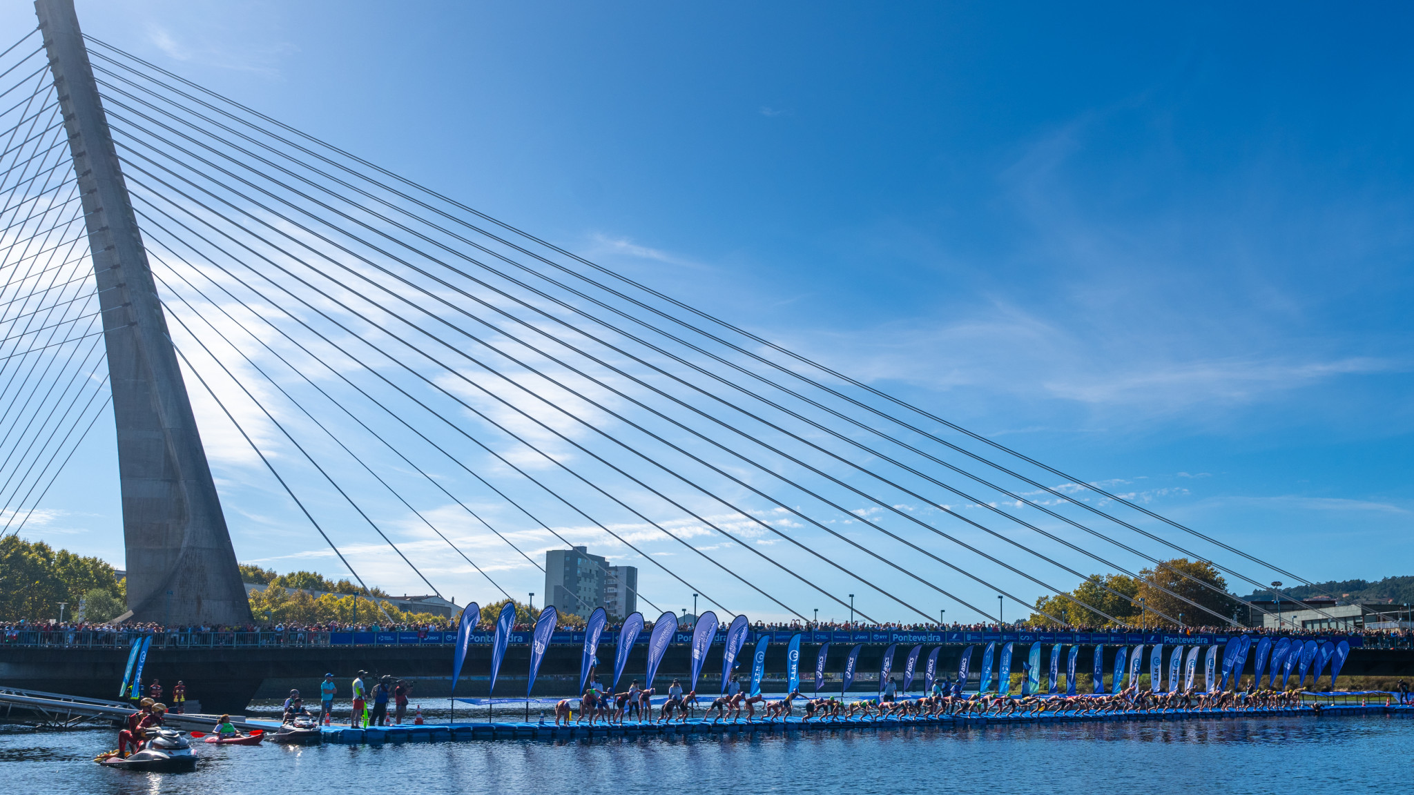 The Tirantes Bridge again served as the start point for competition in Pontevedra, and was lined with big crowds ©World Triathlon