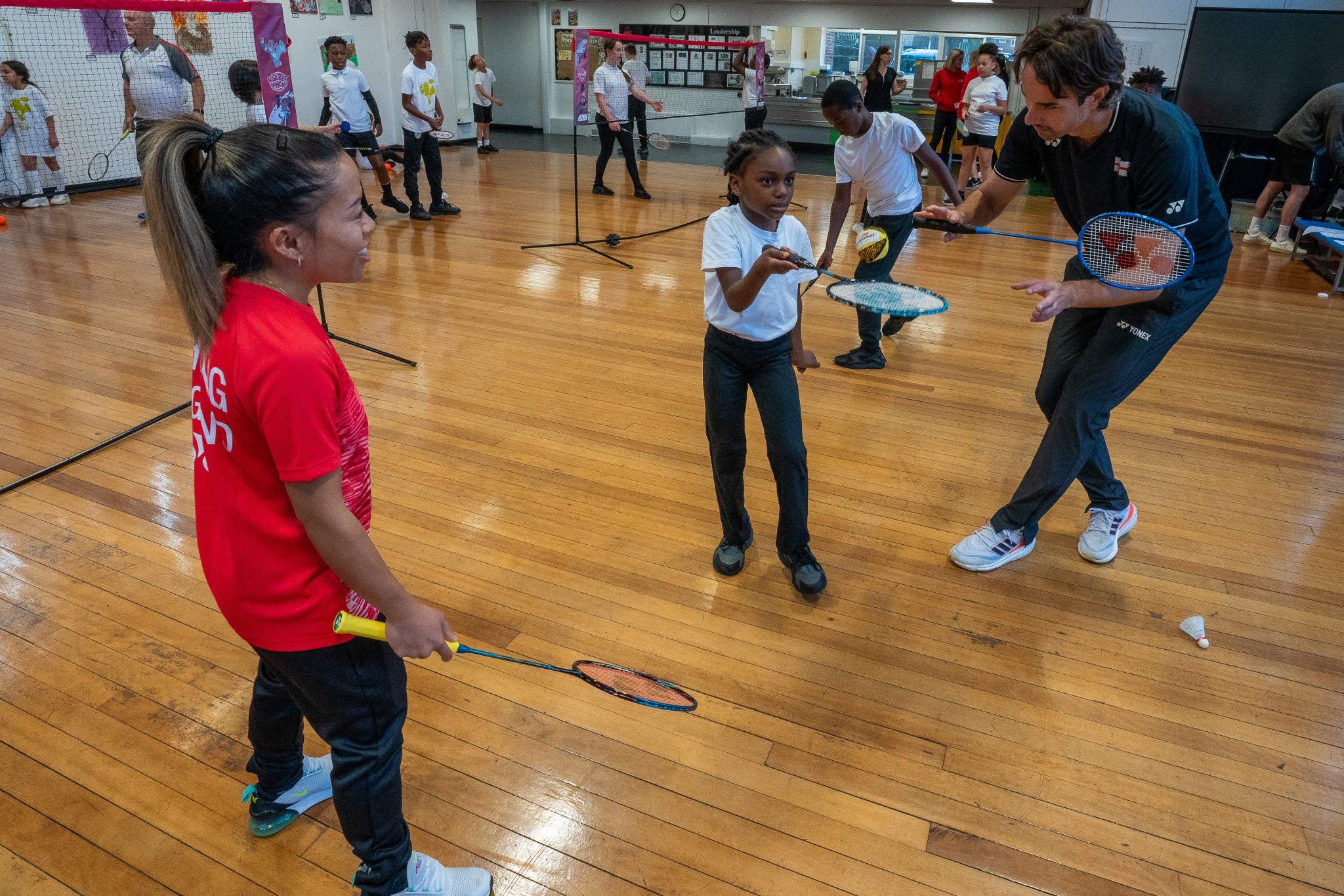 
Rachel Choong, left, and Nathan Robertson, right, in conversation with children from St Francis R C Primary School in Manchester at the launch of Badminton England's new strategy ©Badminton England