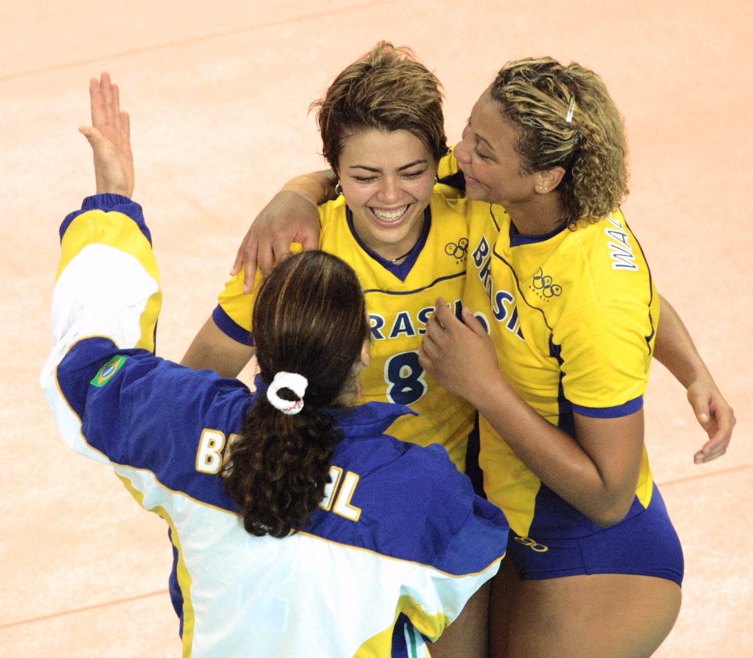 Walewska Oliveira, right, also helped Brazil to win women's volleyball bronze at the Sydney 2000 Olympics ©Getty Images