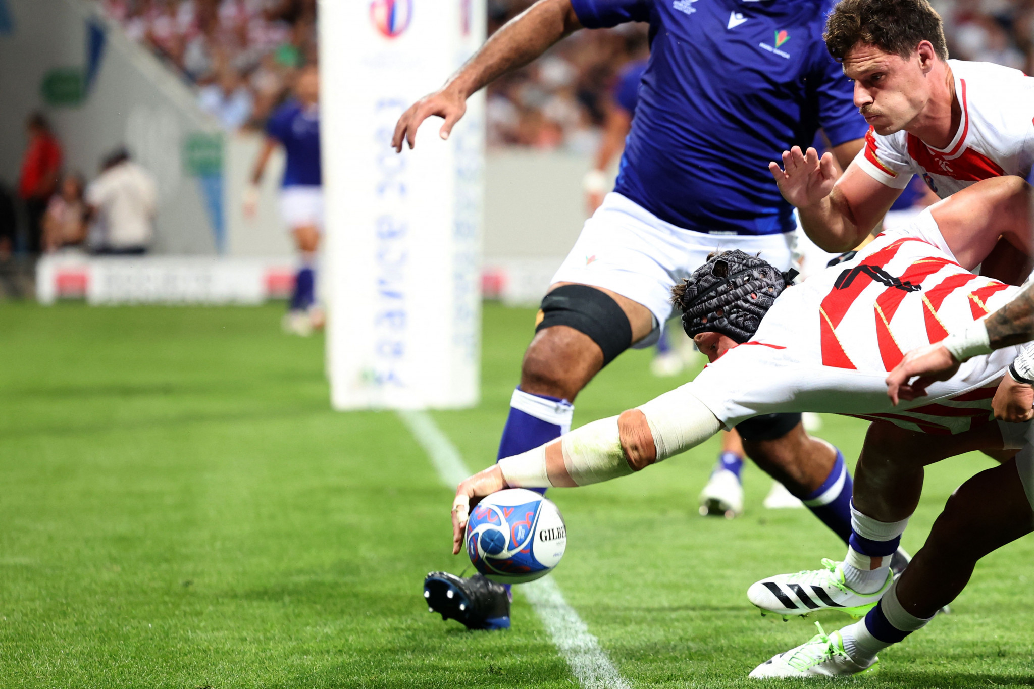 Lappies Labuschagné, centre, opened the scoring for Japan in their victory against Samoa with a 13th minute try ©Getty Images