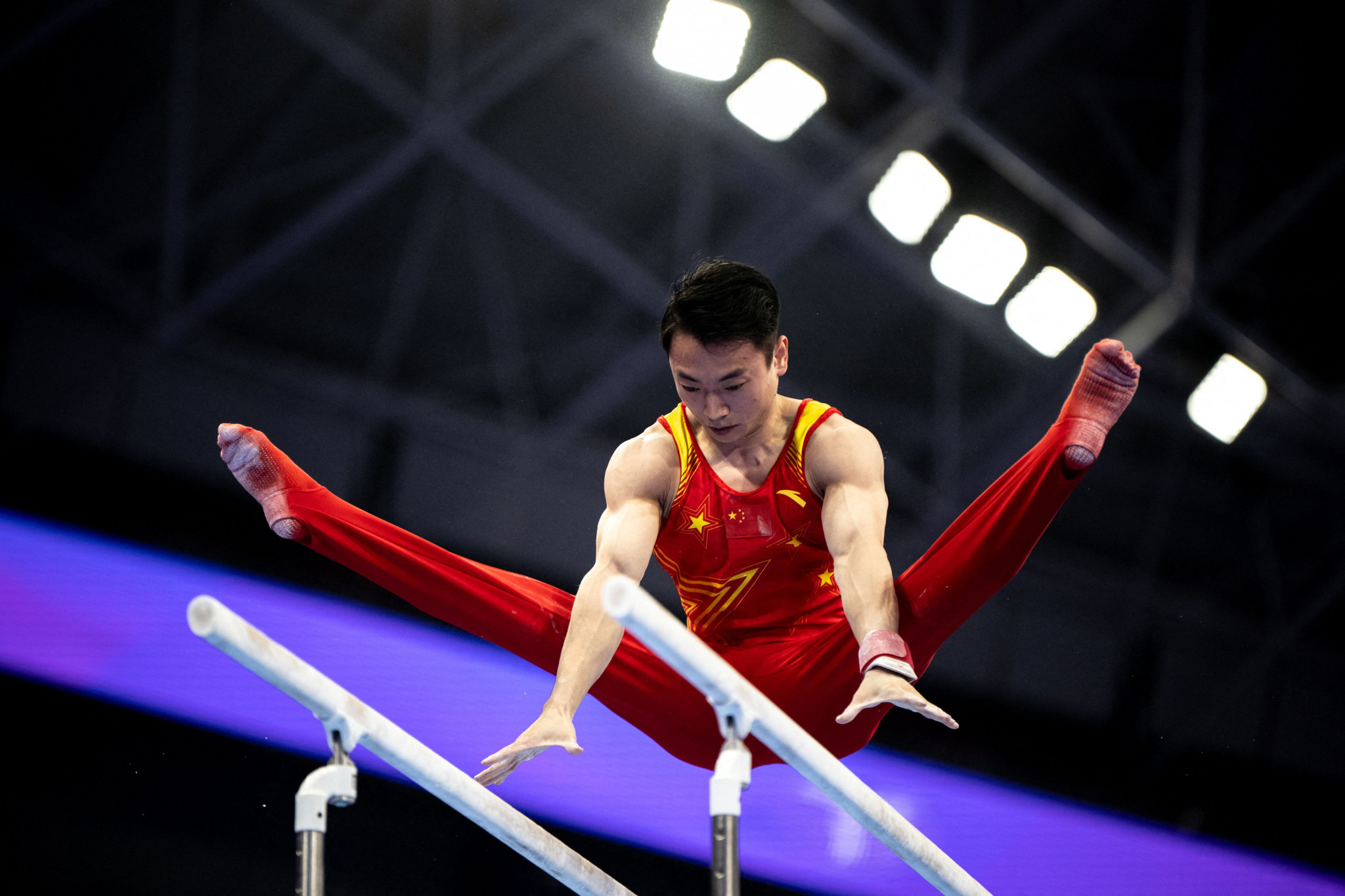 Olympic gold medallist Zou Jingyuan of China defended his parallel bars title from Jakarta-Palembang 2018 with 15.933 points ©Getty Images