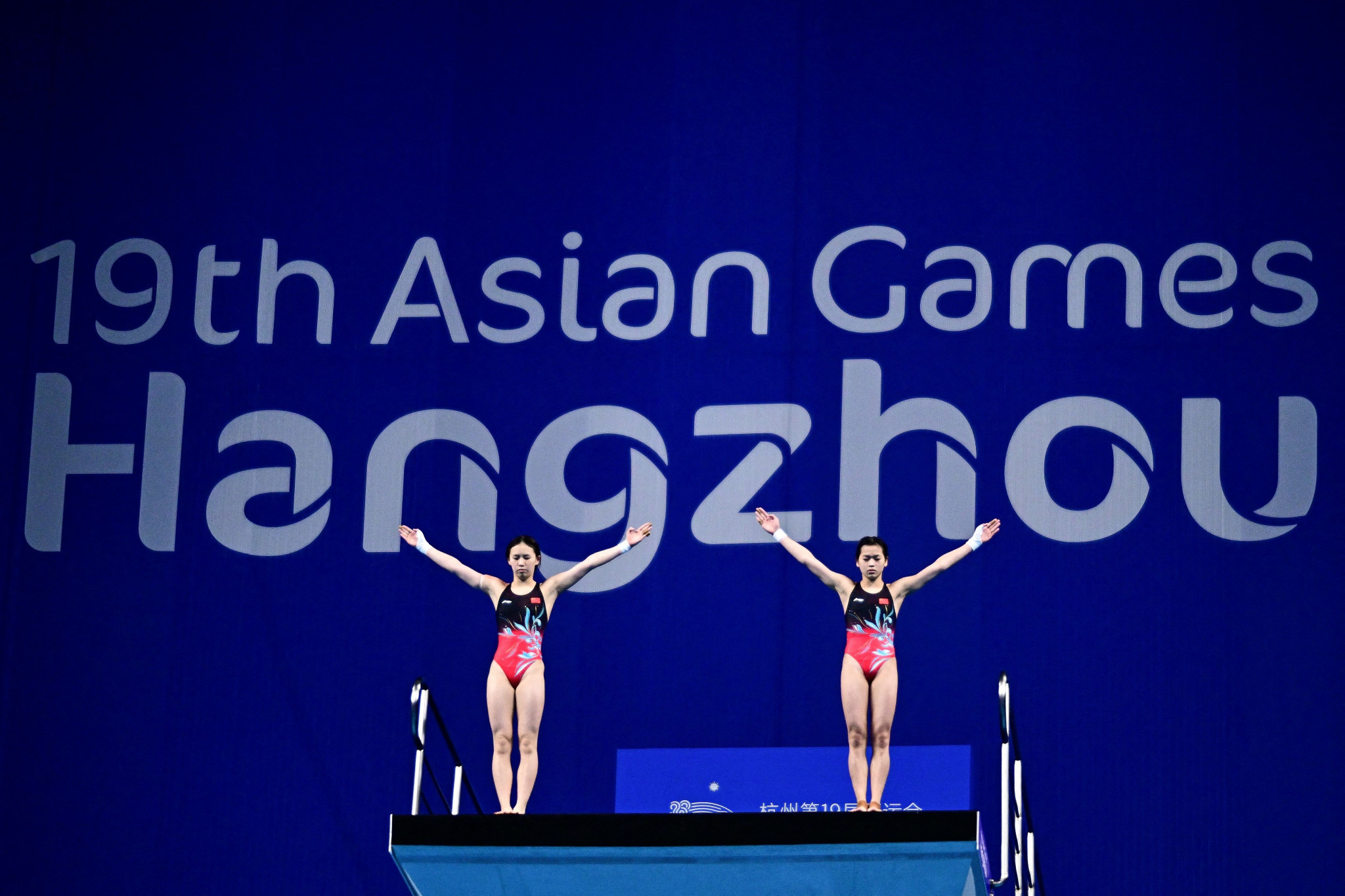 China's Olympic and double world champions Quan Hongchan, left, and Chen Yuxi secured the first diving gold medal of Hangzhou 2022 in the women's synchronised 10m platform ©Getty Images