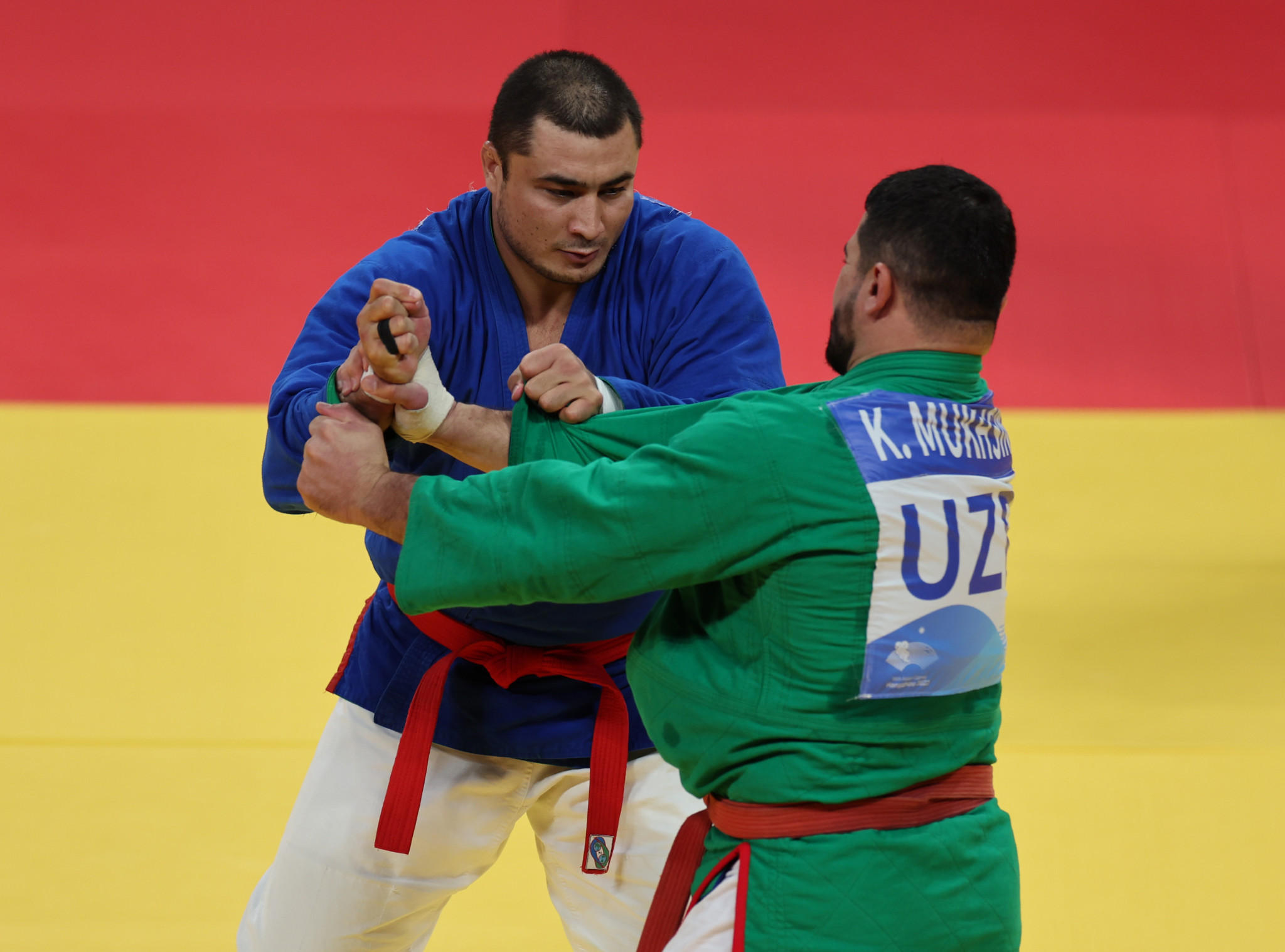 Mukhsin Khisomiddinov, right, was one of three Uzbek gold medallists as the country claimed all three golds ©Hangzhou 2022