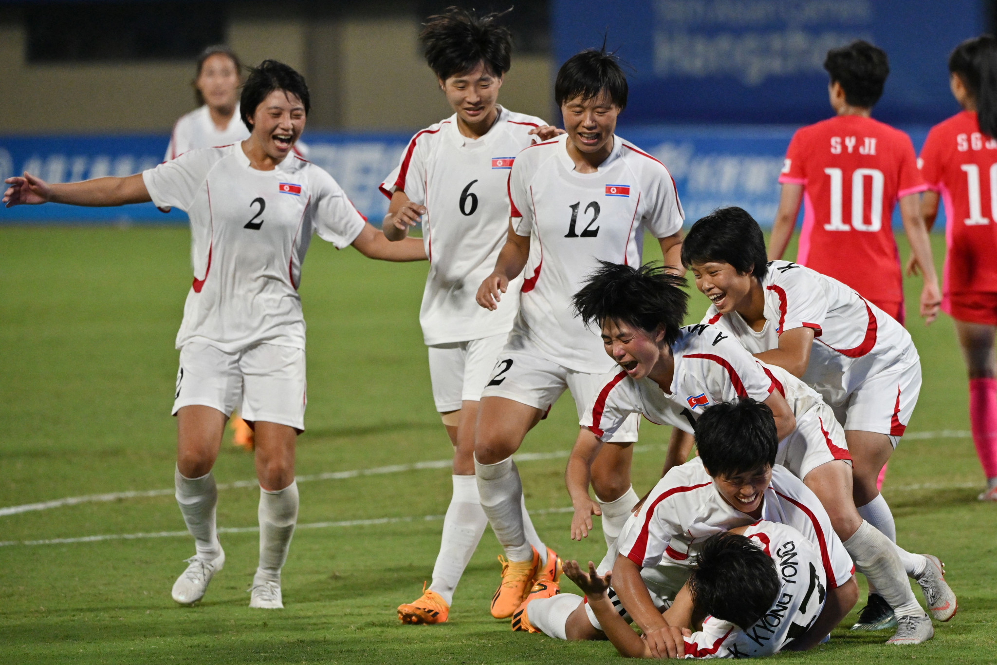 North Korea overpowered 10-player South Korea to book their place in the semi-finals of the women's football tournament in Hangzhou ©Getty Images