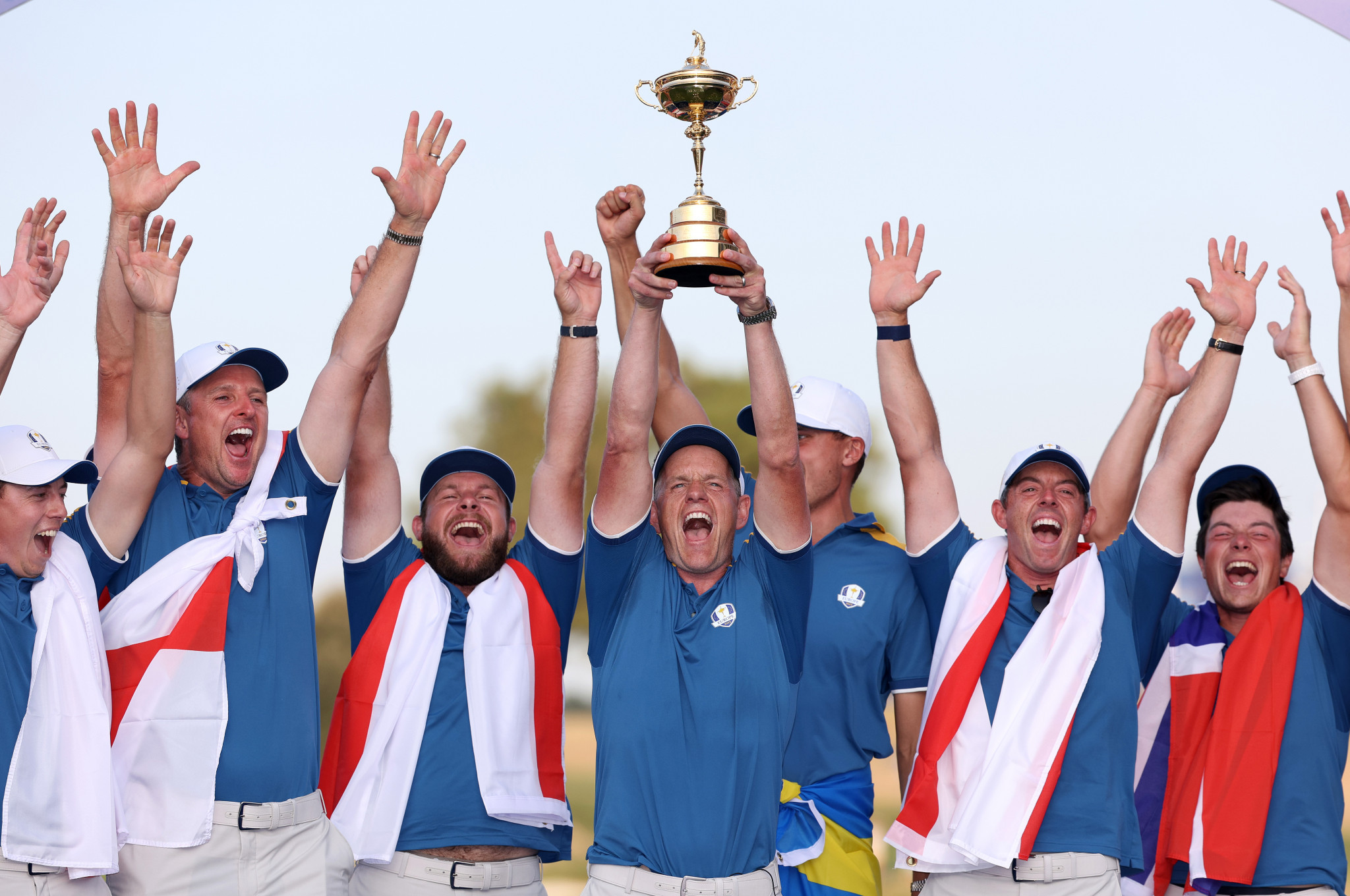 Europe's team celebrate regaining the Ryder Cup with a 16.5 to 11.5 points victory over the US in Rome ©Getty Images