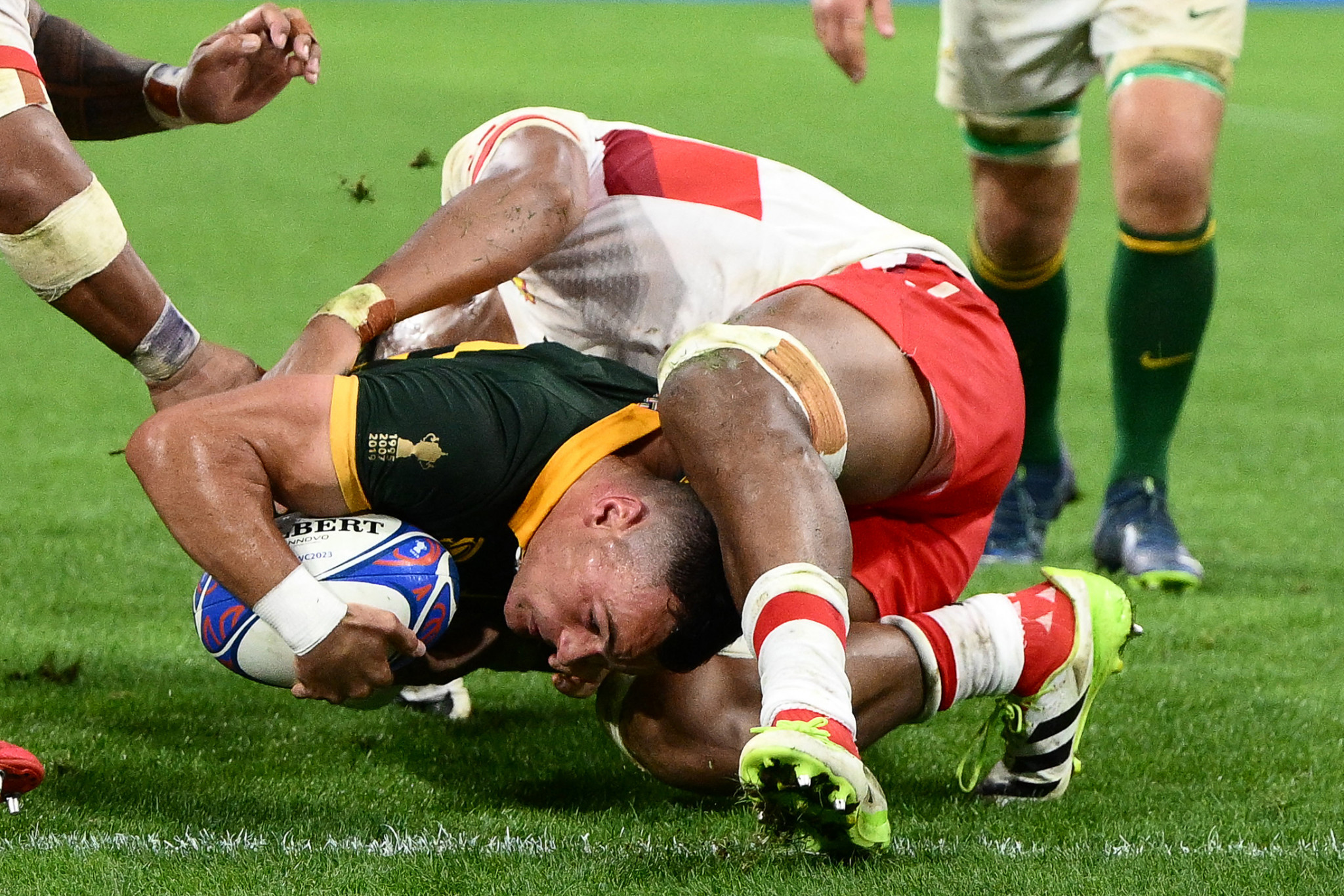 Jesse Kriel, left, scored the crucial fourth try for South Africa to earn a bonus point in their win against Tonga ©Getty Images