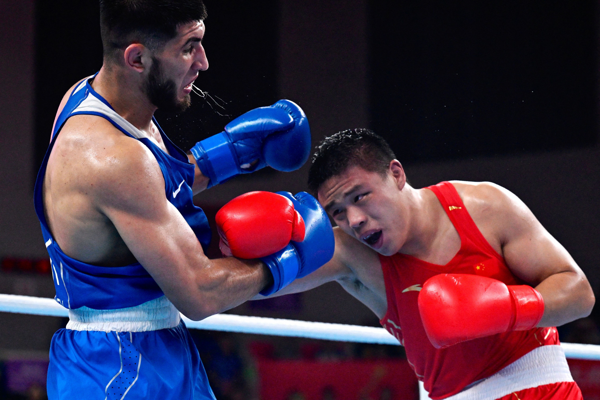 Tajikistan’s Davlat Boltaev, left, defeated China's Han Xuezhen, right. to claim the men's 92kg title ©Getty Images