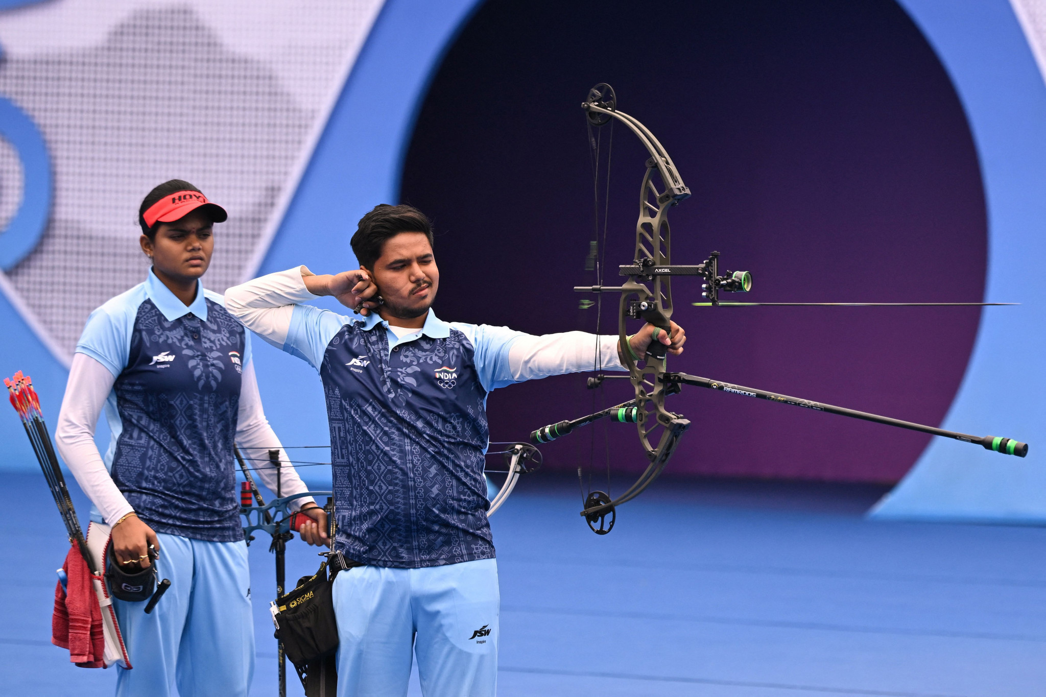 Ojas Pravin Deotale, right, and Jyothi Surekha Vennam came one point short of a perfect score as they beat South Korea 159-158 in the compound archery mixed team final ©Getty Images