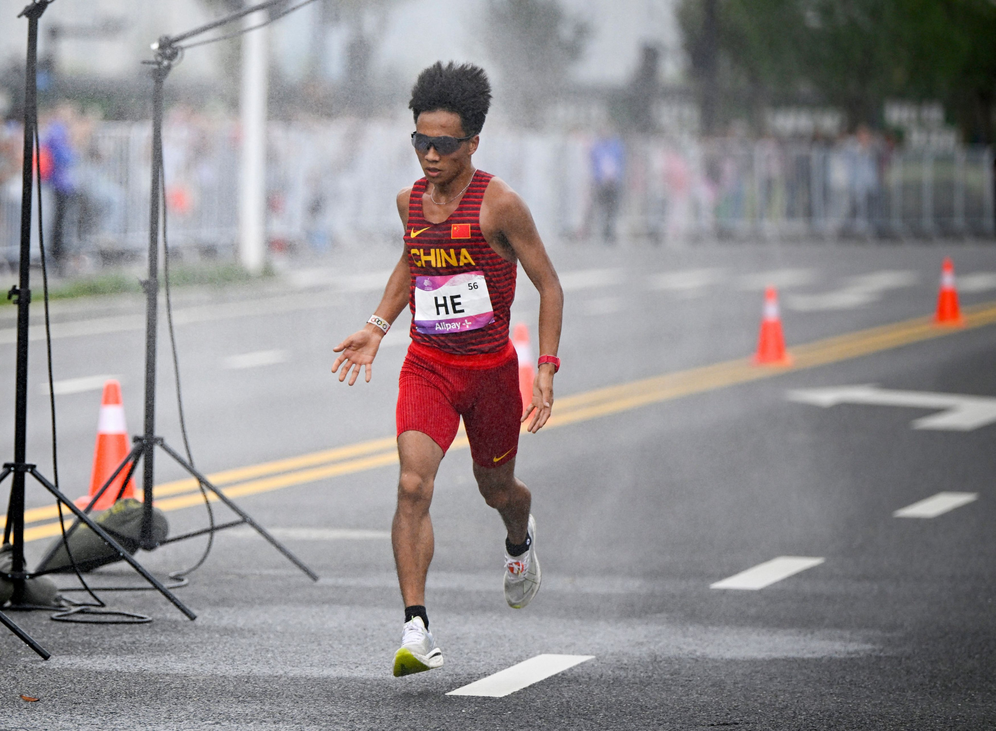 He Jie bursts across the line in first place to take the men's marathon gold medal in 2:13:01 ©Getty Images